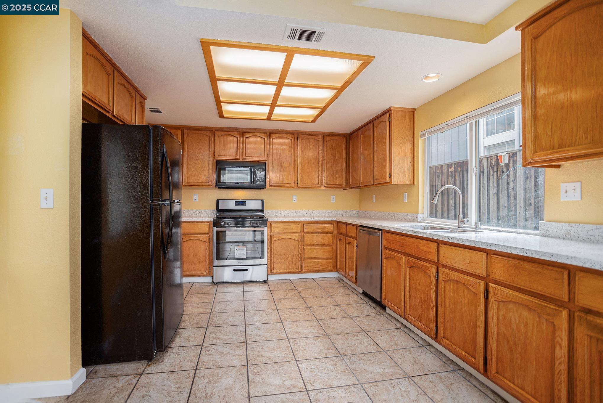 Detail Gallery Image 5 of 31 For 4334 Wallaby Ct, Antioch,  CA 94531 - 4 Beds | 3 Baths