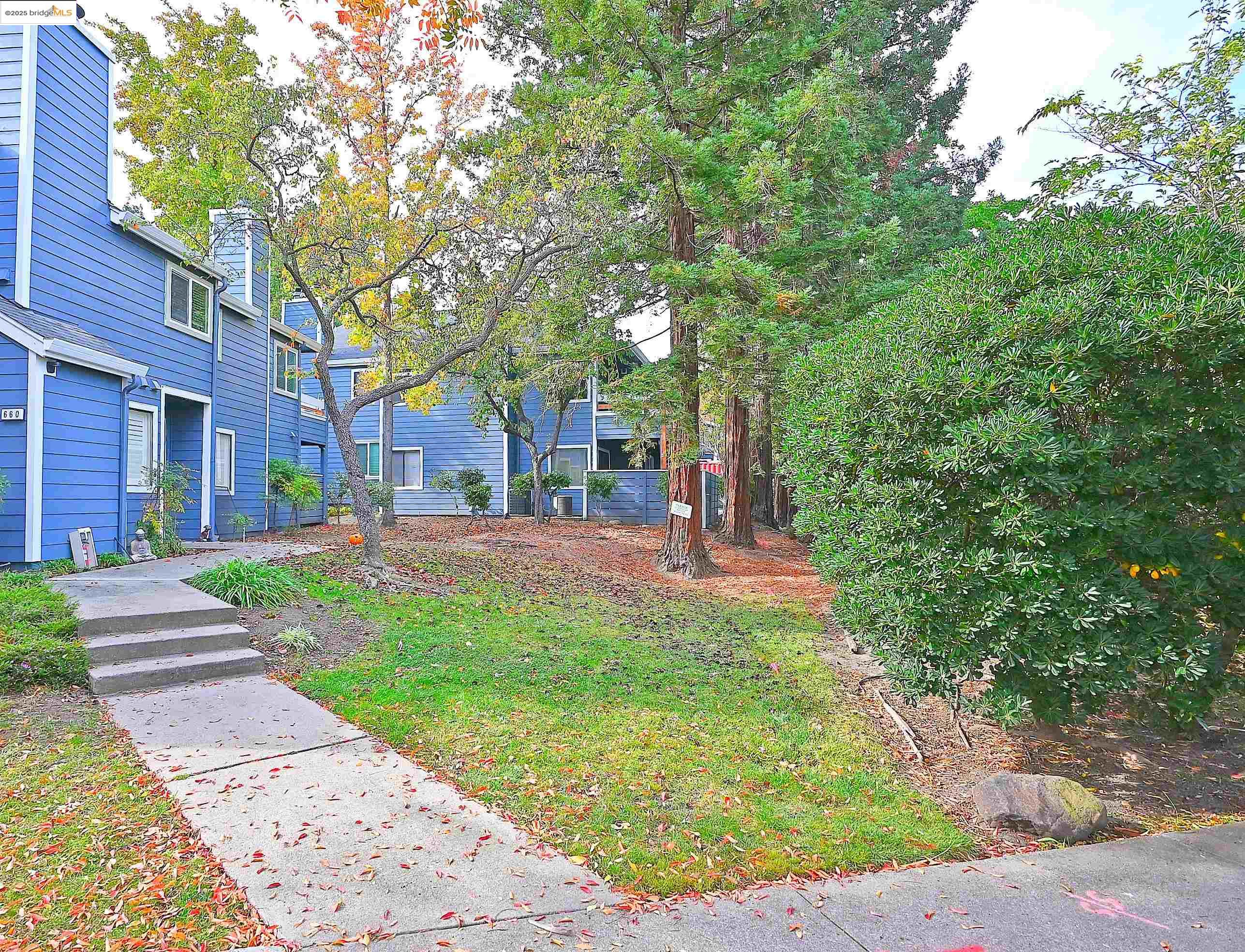 Detail Gallery Image 2 of 53 For 648 Fig Tree Lane, Martinez,  CA 94553 - 2 Beds | 2 Baths