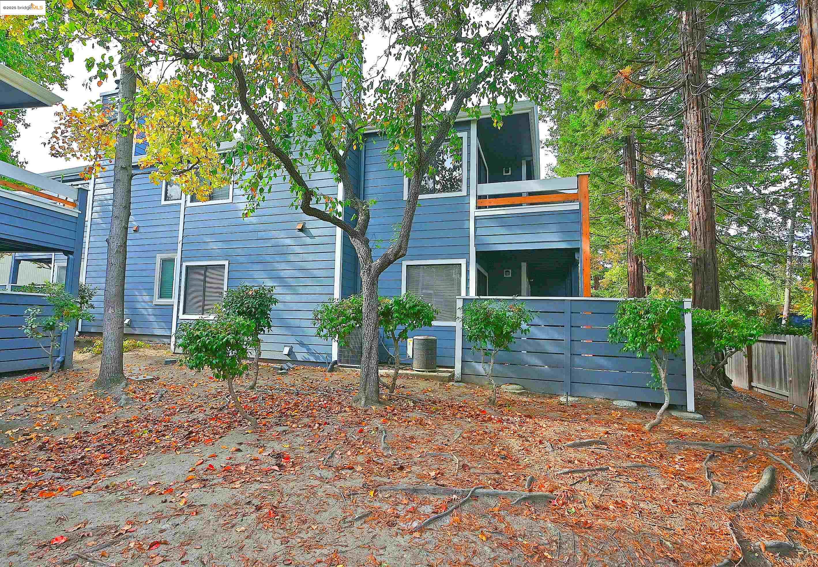 Detail Gallery Image 3 of 53 For 648 Fig Tree Lane, Martinez,  CA 94553 - 2 Beds | 2 Baths