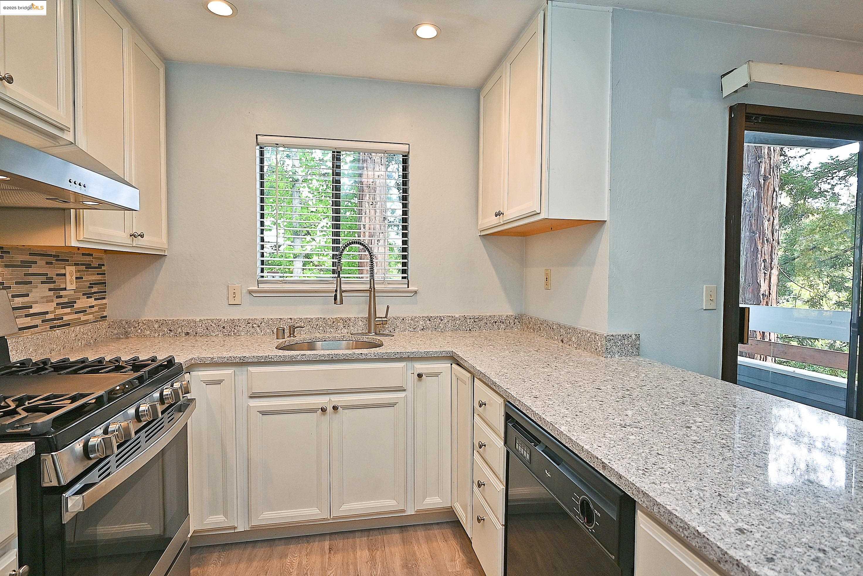 Detail Gallery Image 21 of 53 For 648 Fig Tree Lane, Martinez,  CA 94553 - 2 Beds | 2 Baths