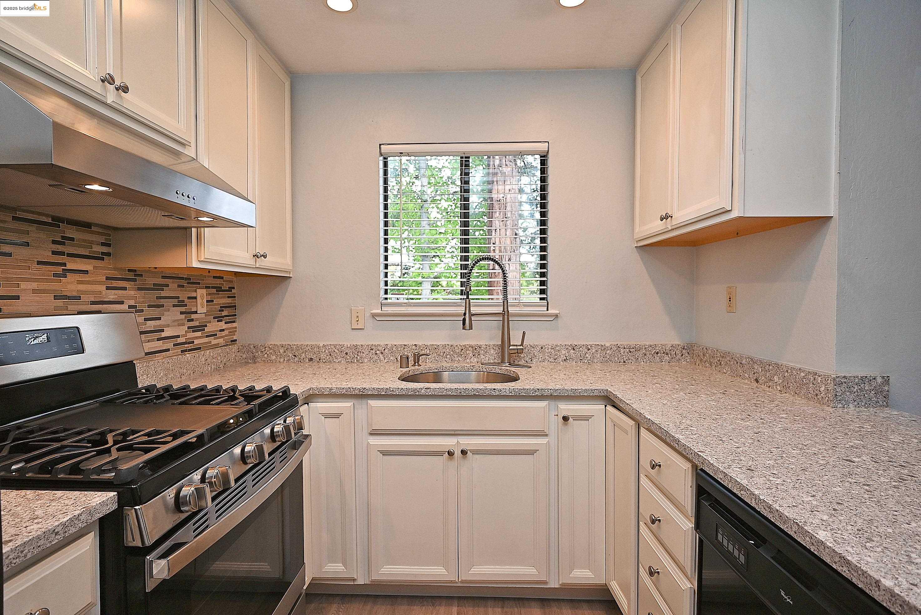 Detail Gallery Image 24 of 53 For 648 Fig Tree Lane, Martinez,  CA 94553 - 2 Beds | 2 Baths