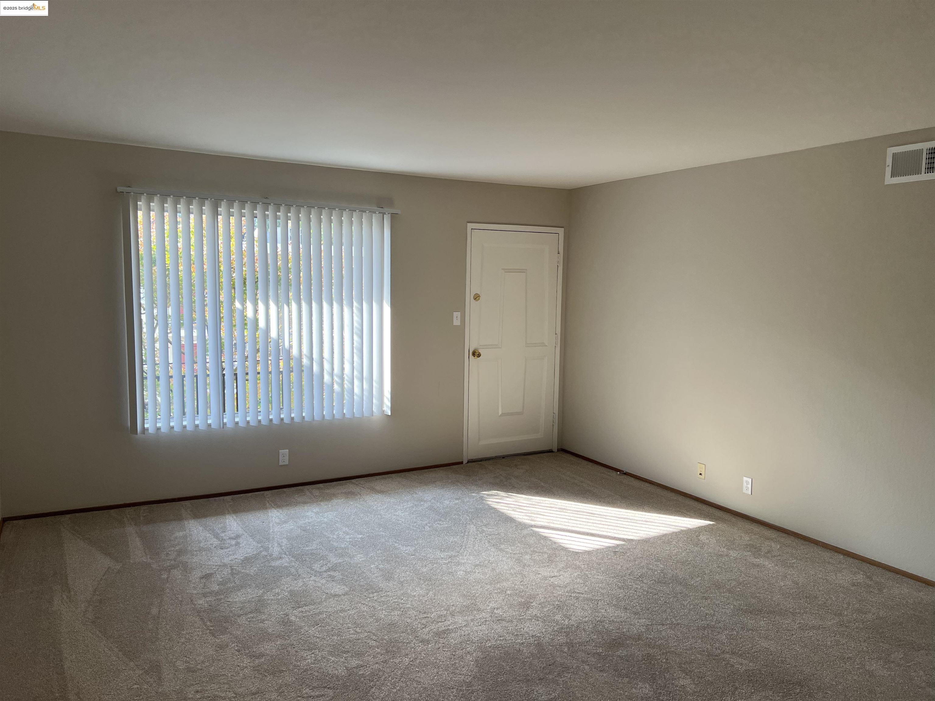 Detail Gallery Image 3 of 17 For 1651 Detroit Ave #211,  Concord,  CA 94520 - 1 Beds | 1 Baths