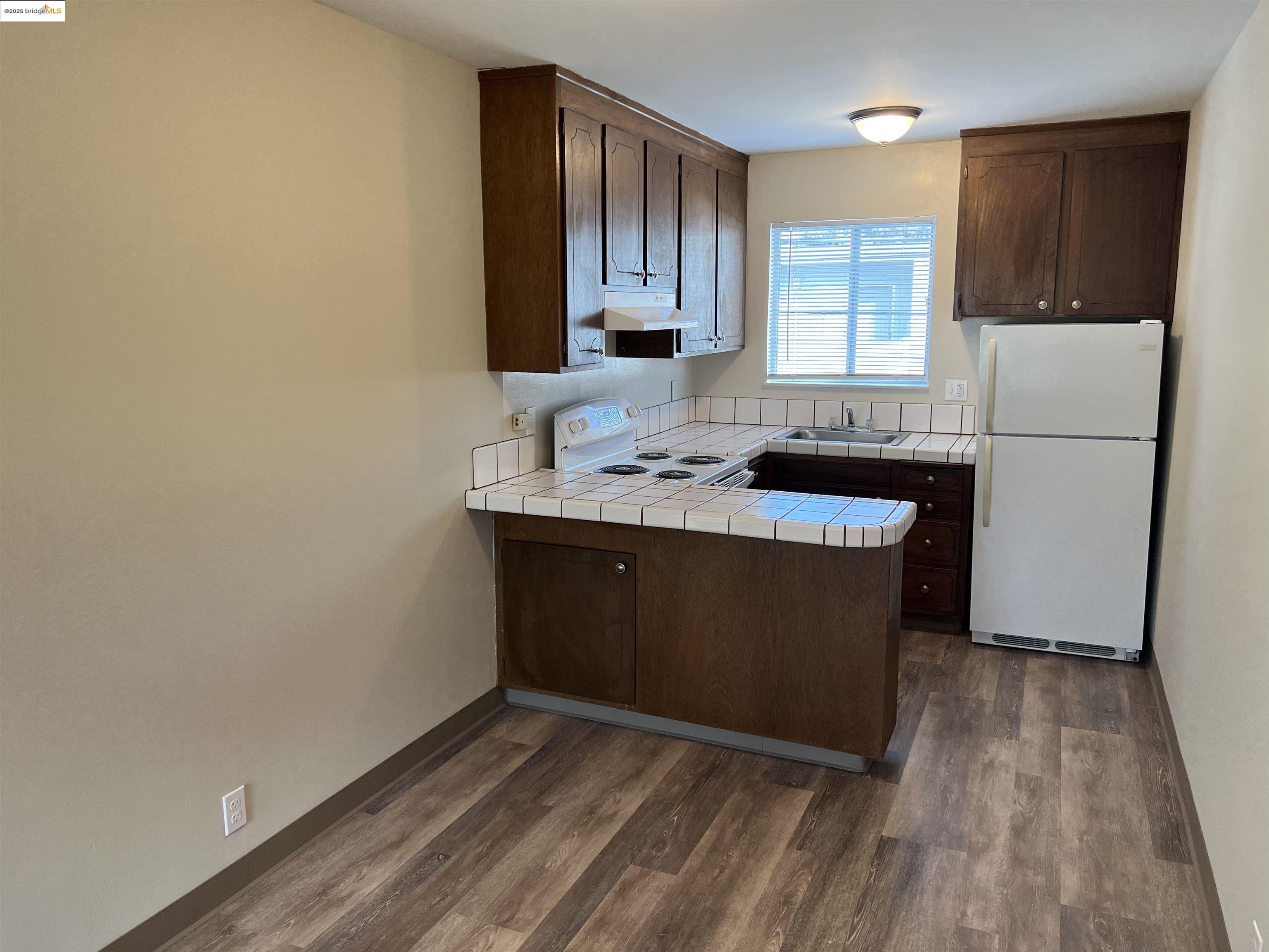 Detail Gallery Image 6 of 17 For 1651 Detroit Ave #211,  Concord,  CA 94520 - 1 Beds | 1 Baths