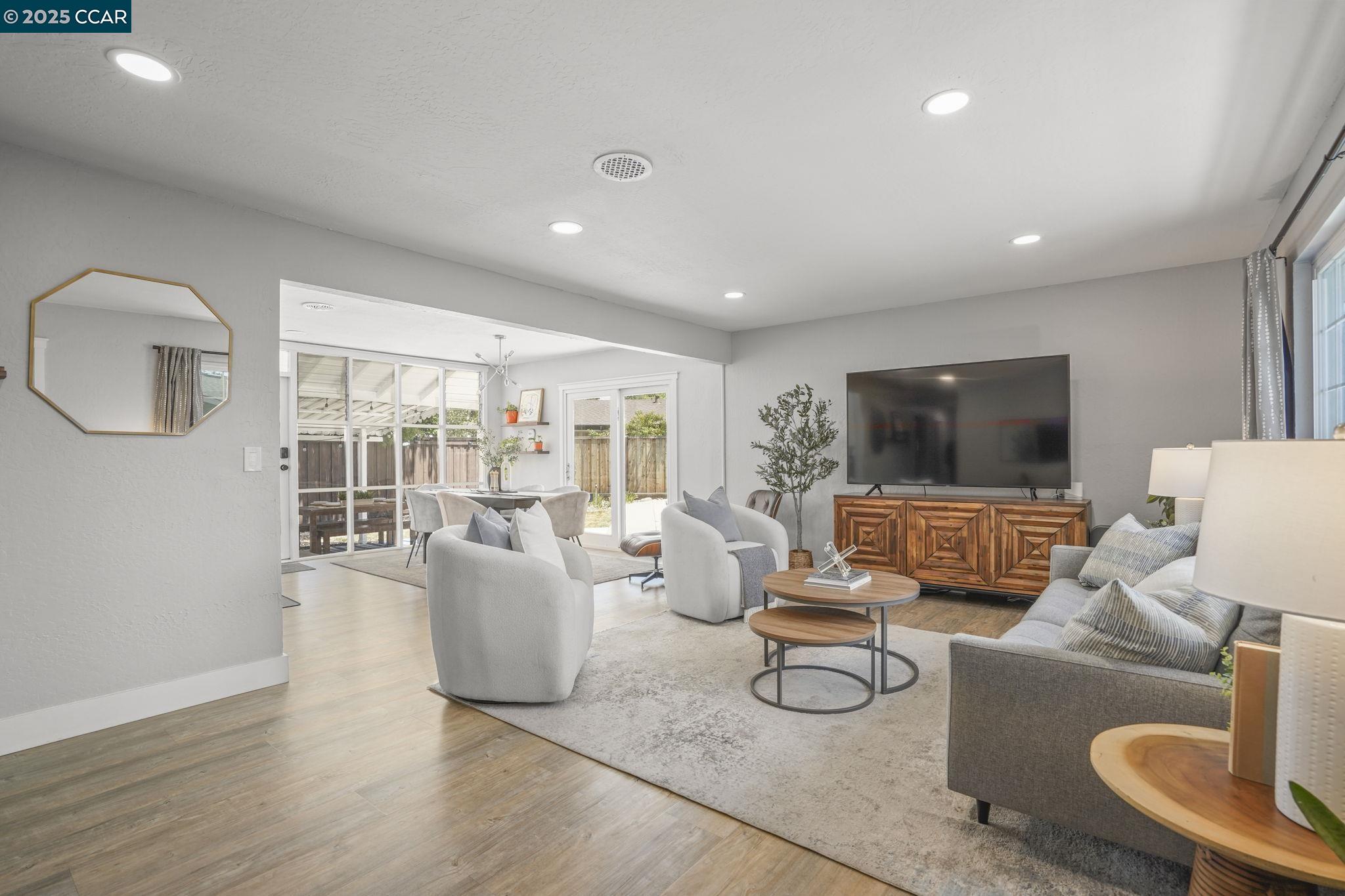 Detail Gallery Image 3 of 25 For 69 Fordham Ct, Pleasant Hill,  CA 94523 - 3 Beds | 2 Baths