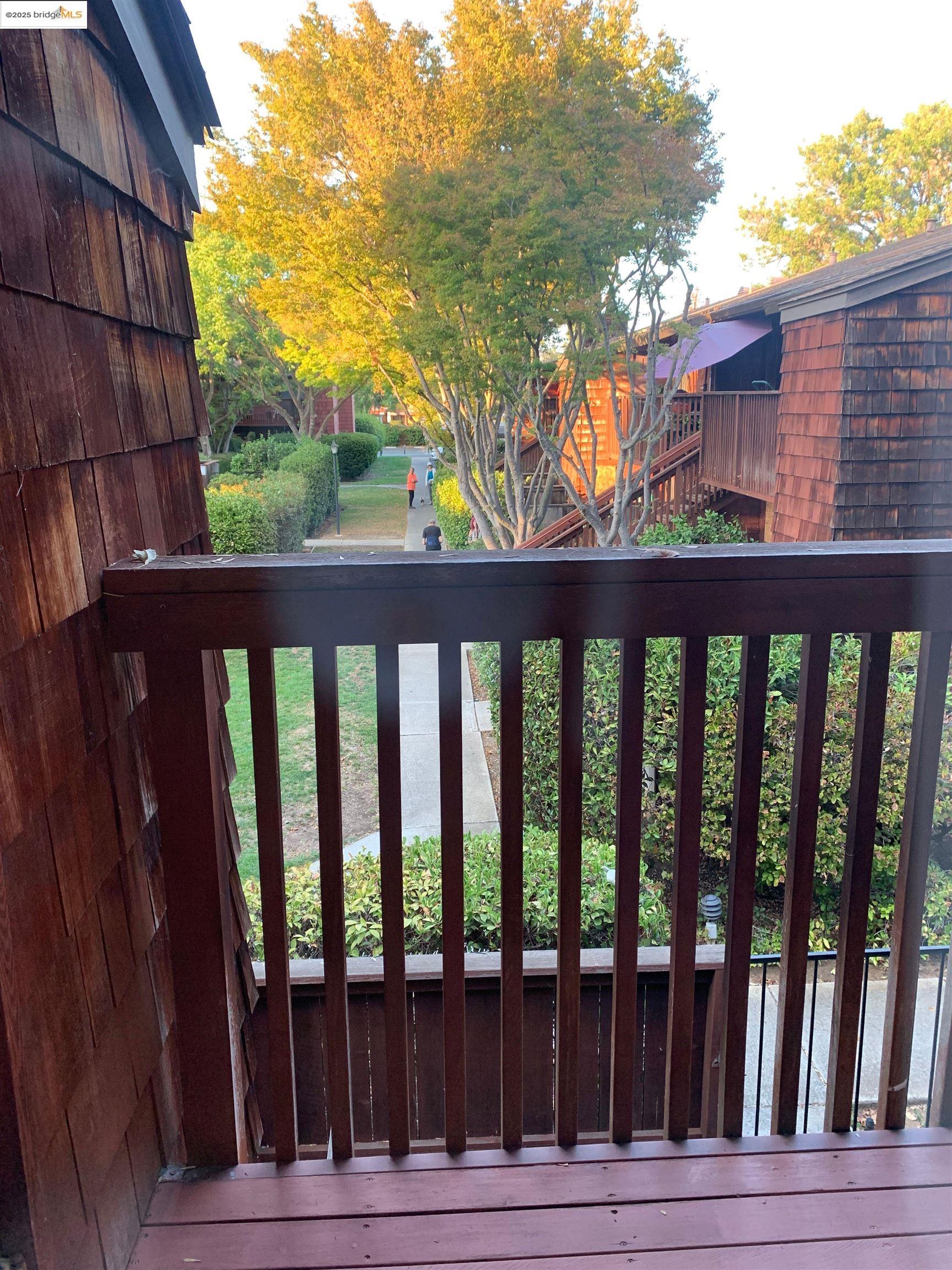 Detail Gallery Image 2 of 22 For 1455 Latour Lane #20,  Concord,  CA 94521 - 2 Beds | 1 Baths