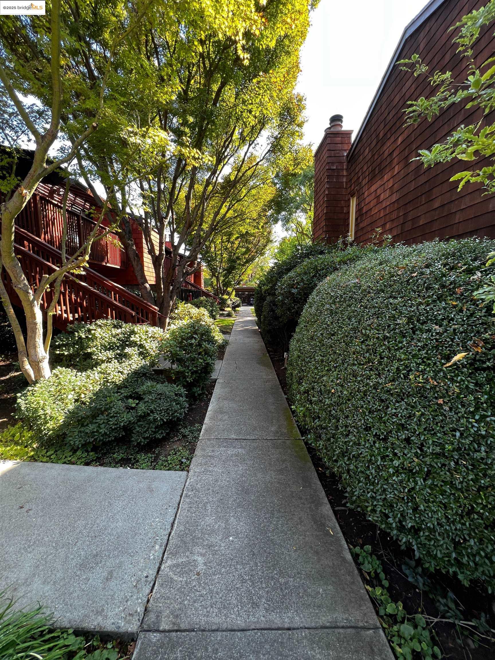 Detail Gallery Image 3 of 22 For 1455 Latour Lane #20,  Concord,  CA 94521 - 2 Beds | 1 Baths