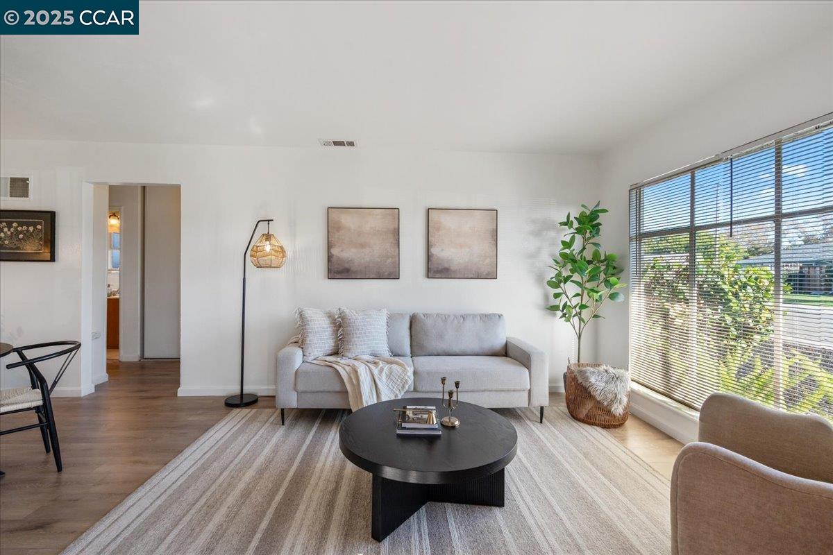 Detail Gallery Image 3 of 25 For 725 Del Norte, Vallejo,  CA 94591 - 3 Beds | 1 Baths