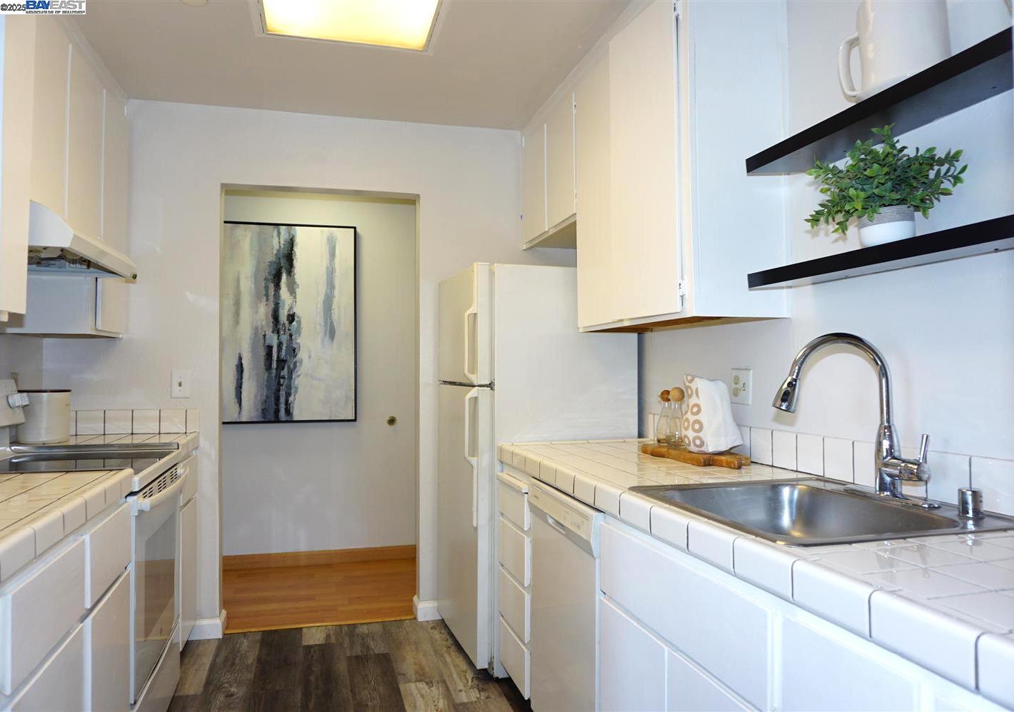 Detail Gallery Image 4 of 37 For 39495 Albany Cmn #C,  Fremont,  CA 94538 - 2 Beds | 1 Baths