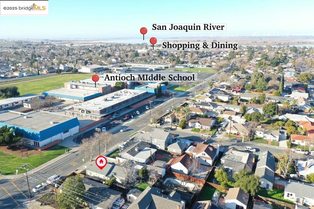 Detail Gallery Image 8 of 32 For 1711 D St, Antioch,  CA 94509 - 3 Beds | 1/1 Baths