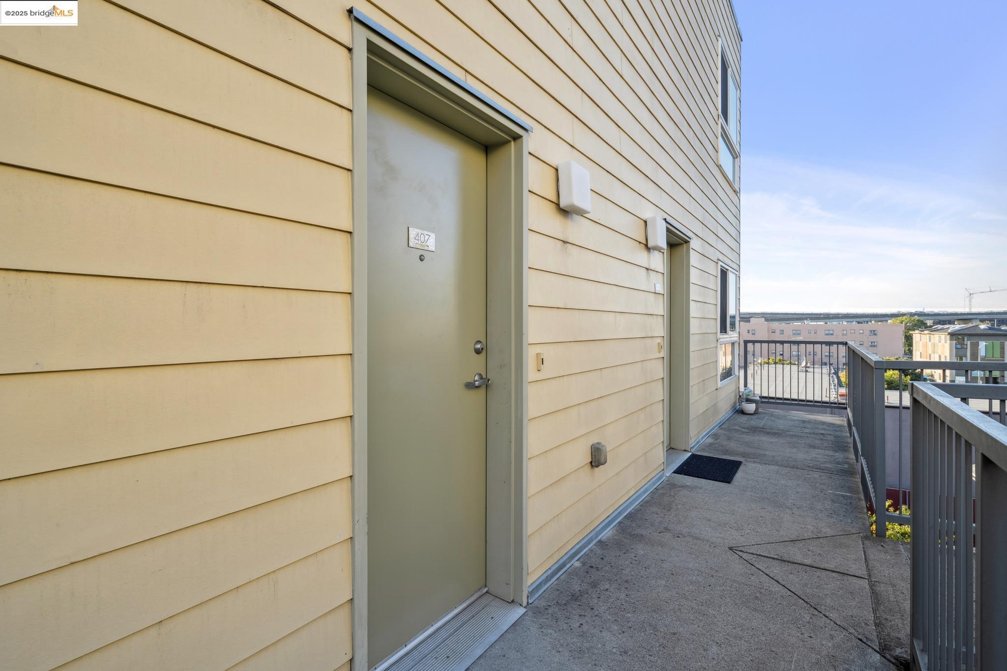 Detail Gallery Image 3 of 30 For 485 W Macarthur Blvd #407,  Oakland,  CA 94609 - 2 Beds | 1 Baths