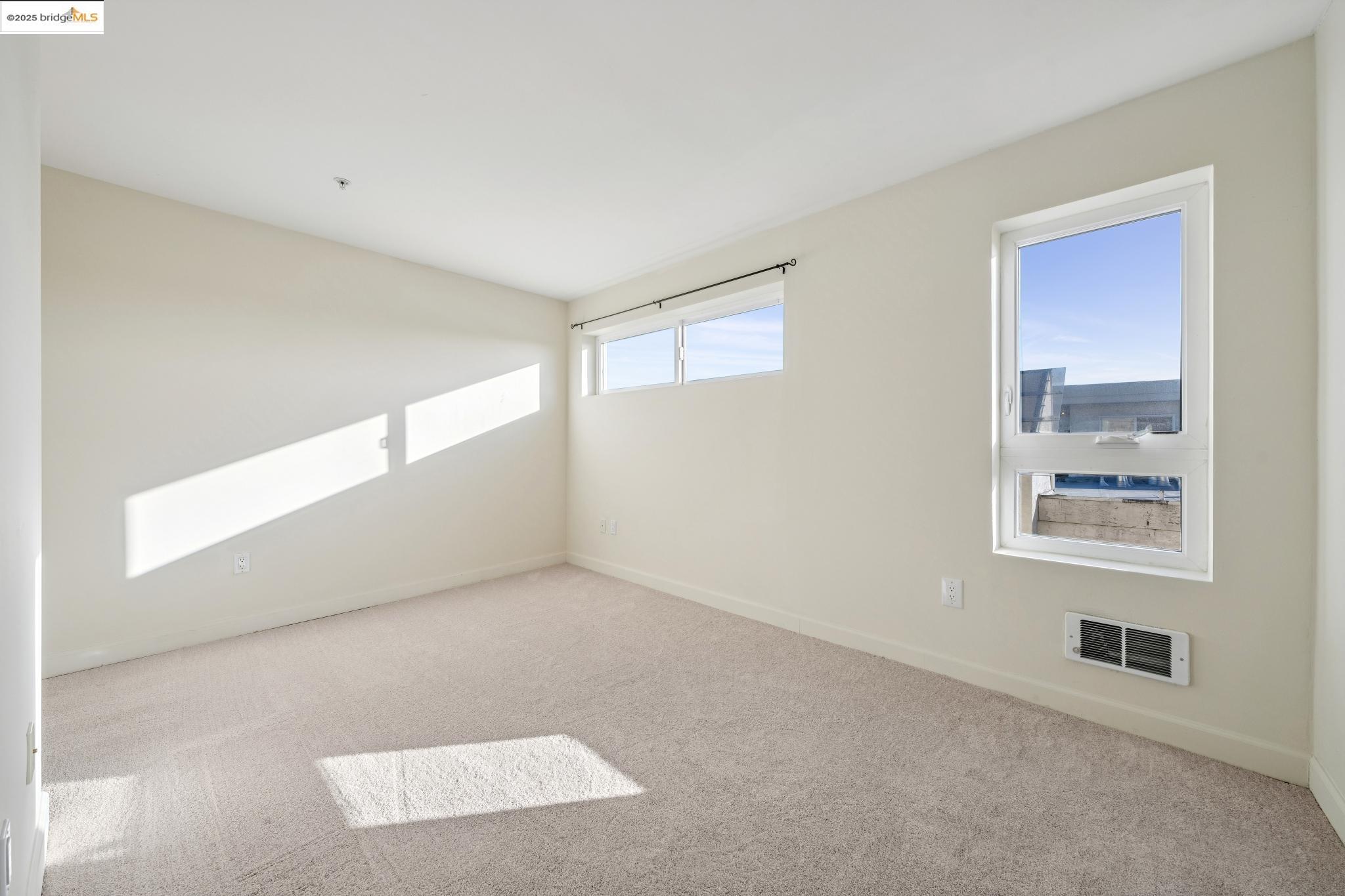 Detail Gallery Image 23 of 30 For 485 W Macarthur Blvd #407,  Oakland,  CA 94609 - 2 Beds | 1 Baths