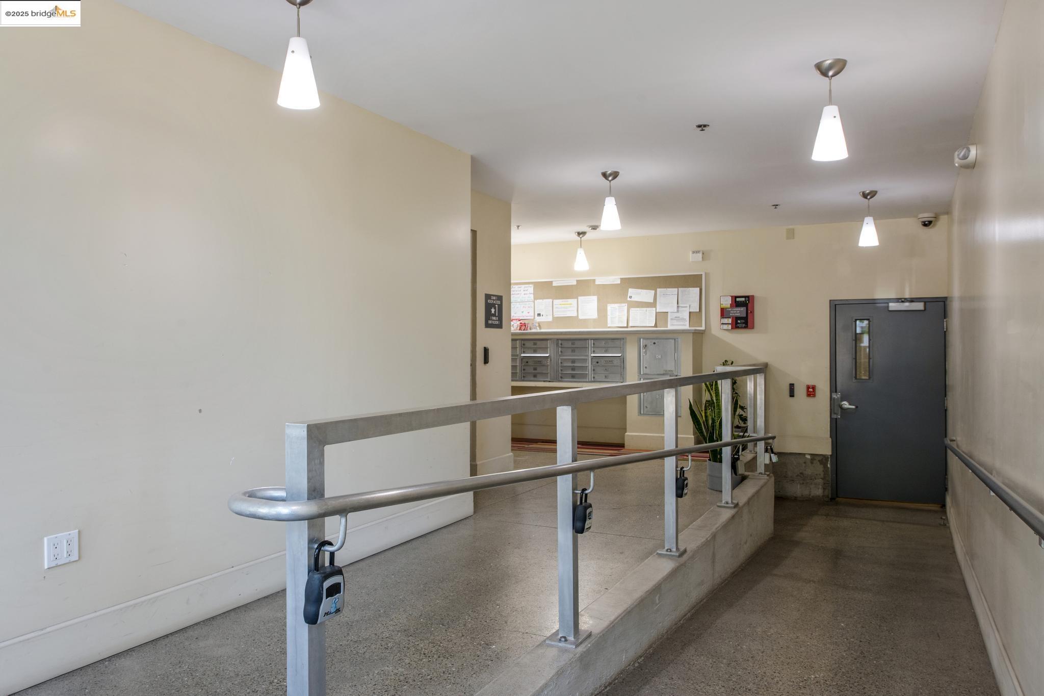 Detail Gallery Image 27 of 30 For 485 W Macarthur Blvd #407,  Oakland,  CA 94609 - 2 Beds | 1 Baths