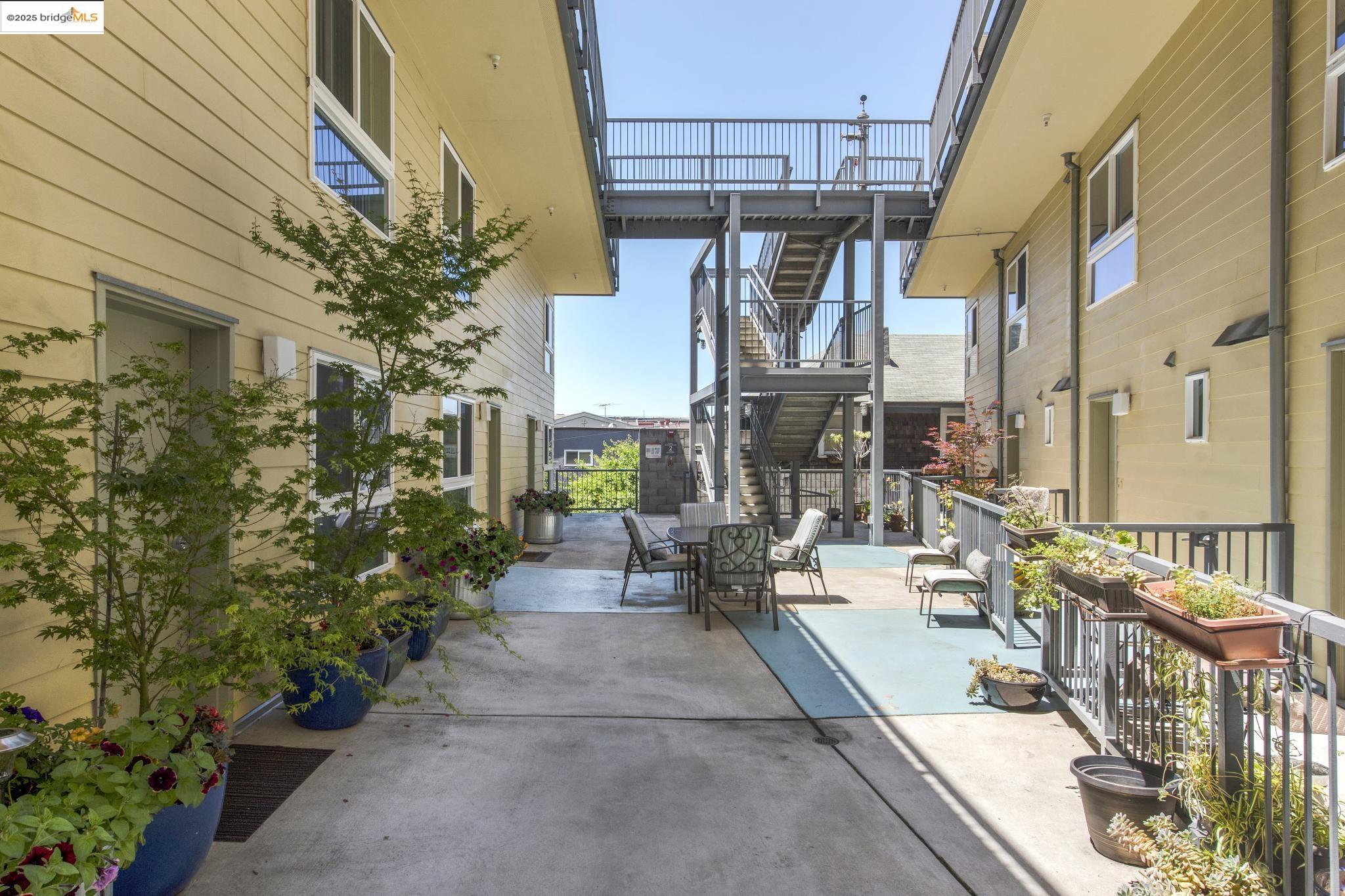 Detail Gallery Image 29 of 30 For 485 W Macarthur Blvd #407,  Oakland,  CA 94609 - 2 Beds | 1 Baths
