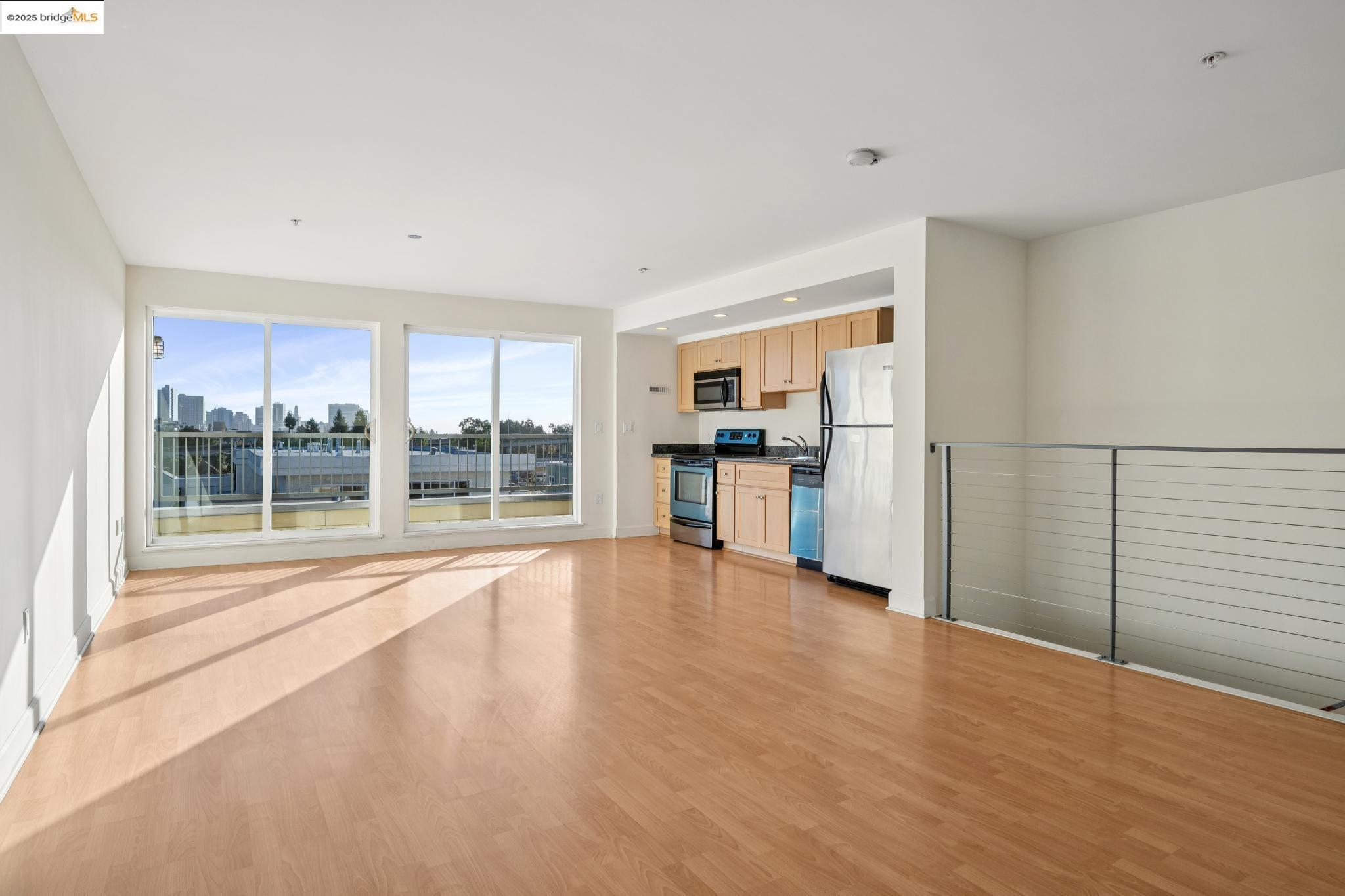Detail Gallery Image 5 of 30 For 485 W Macarthur Blvd #407,  Oakland,  CA 94609 - 2 Beds | 1 Baths
