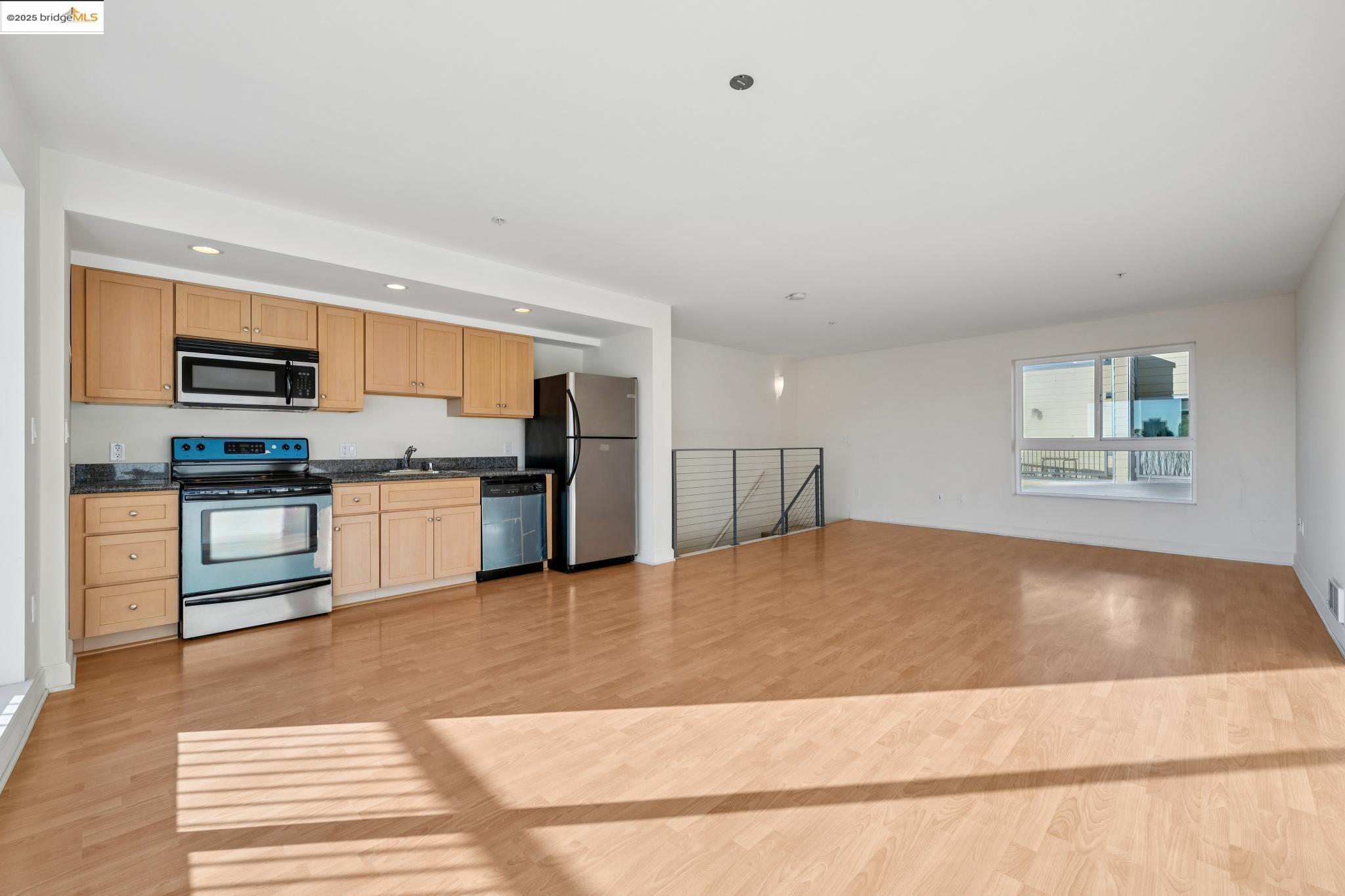 Detail Gallery Image 7 of 30 For 485 W Macarthur Blvd #407,  Oakland,  CA 94609 - 2 Beds | 1 Baths