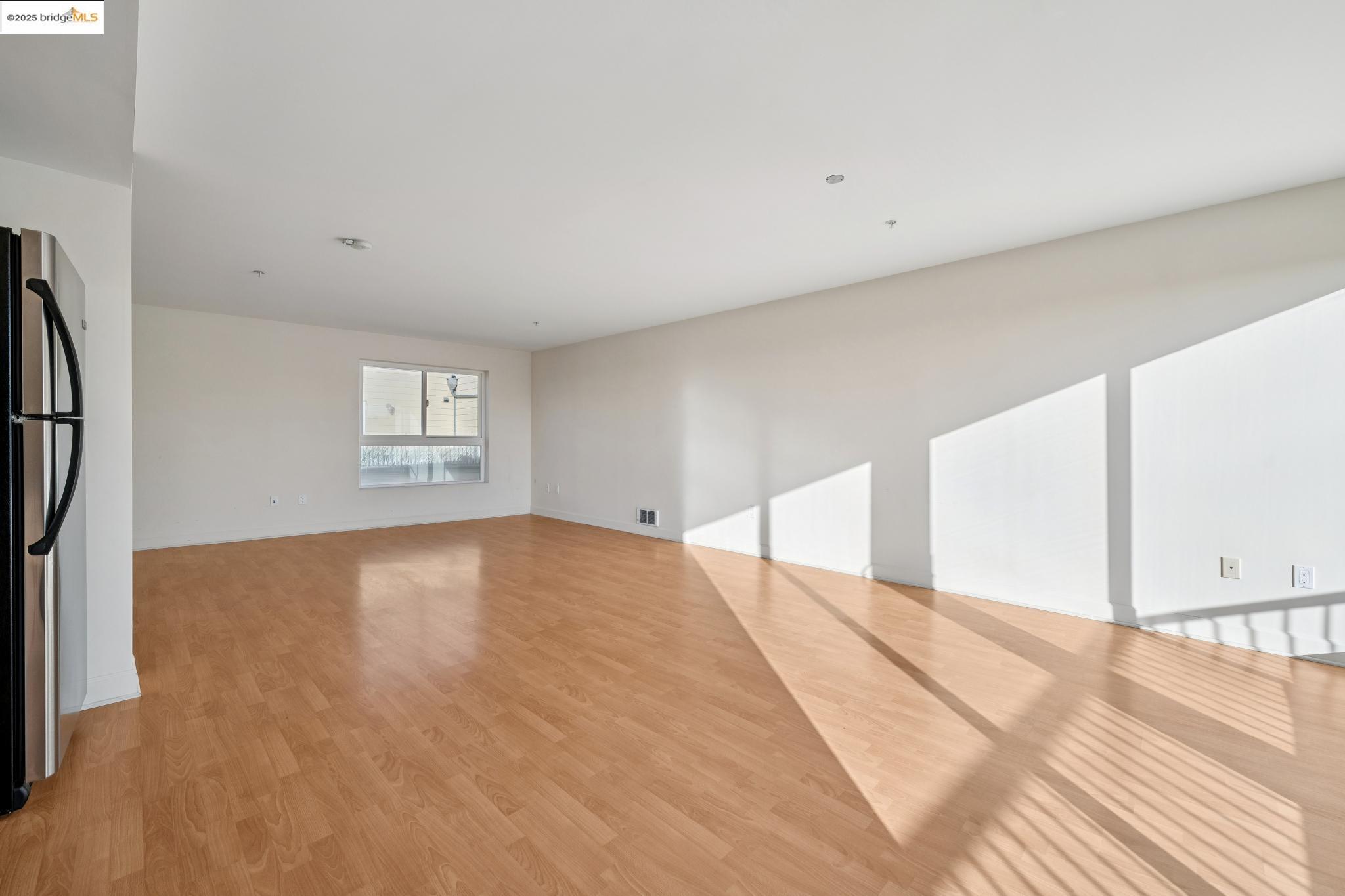 Detail Gallery Image 8 of 30 For 485 W Macarthur Blvd #407,  Oakland,  CA 94609 - 2 Beds | 1 Baths