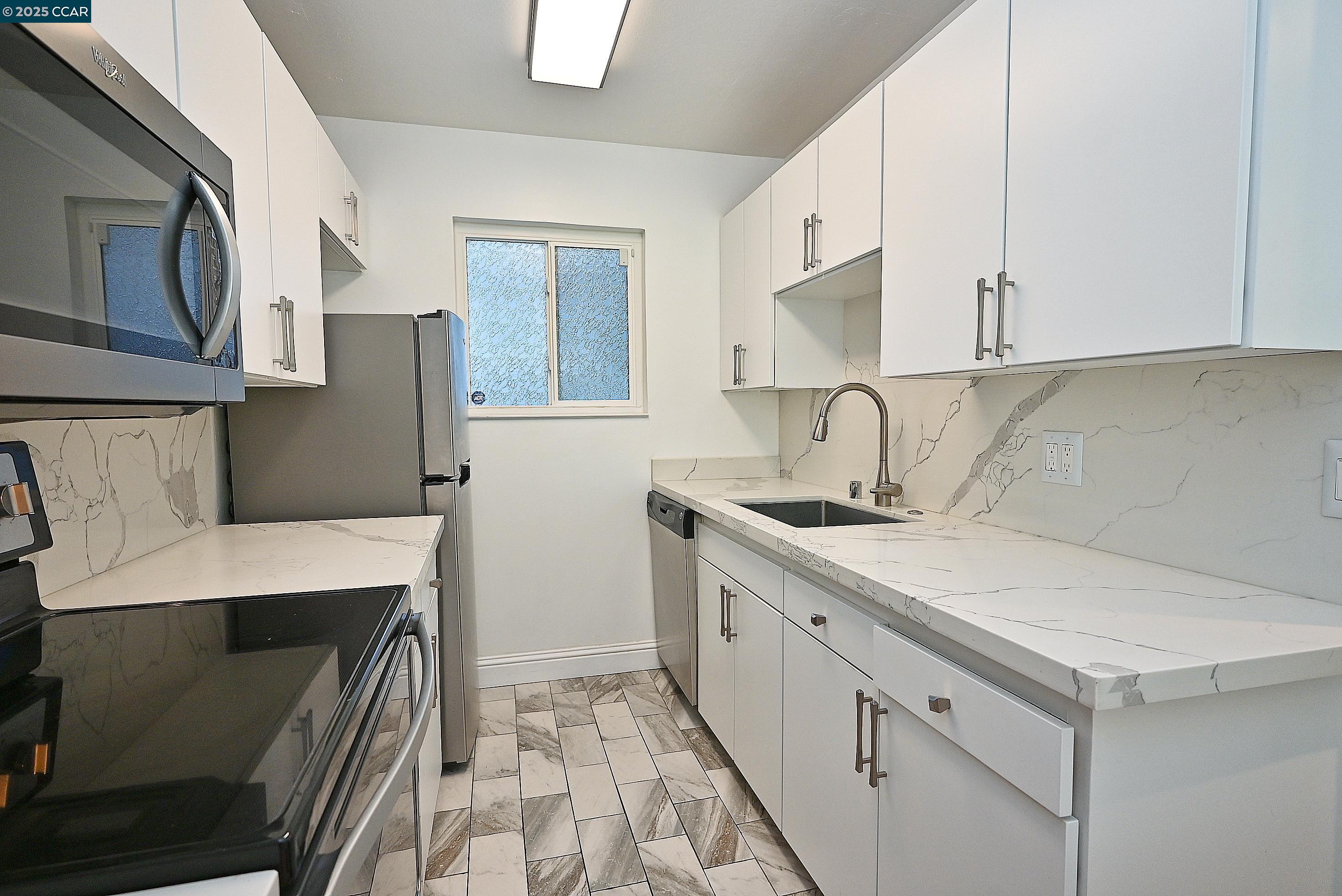 Detail Gallery Image 13 of 36 For 1425 Lakeside Drive #101,  Oakland,  CA 94612 - 2 Beds | 1 Baths