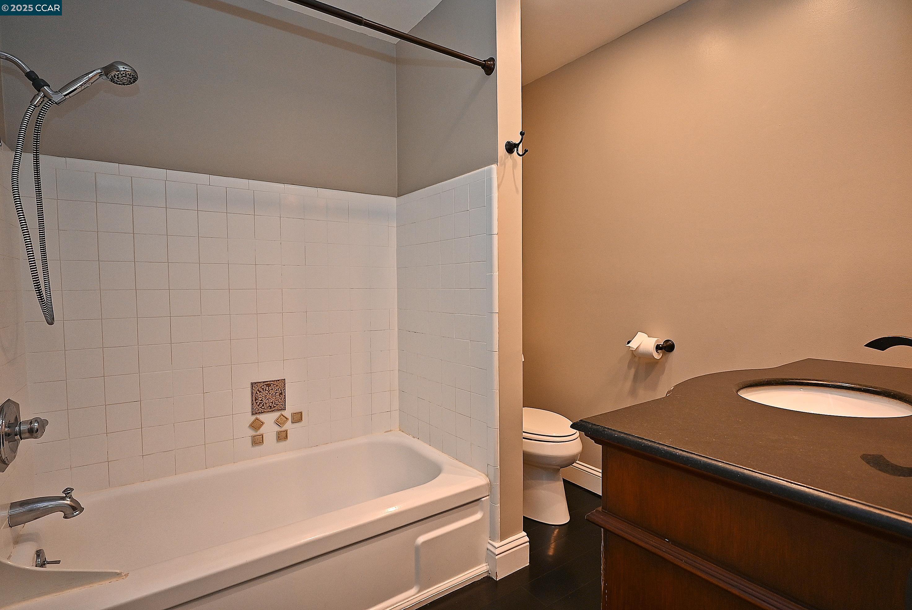 Detail Gallery Image 24 of 36 For 1425 Lakeside Drive #101,  Oakland,  CA 94612 - 2 Beds | 1 Baths