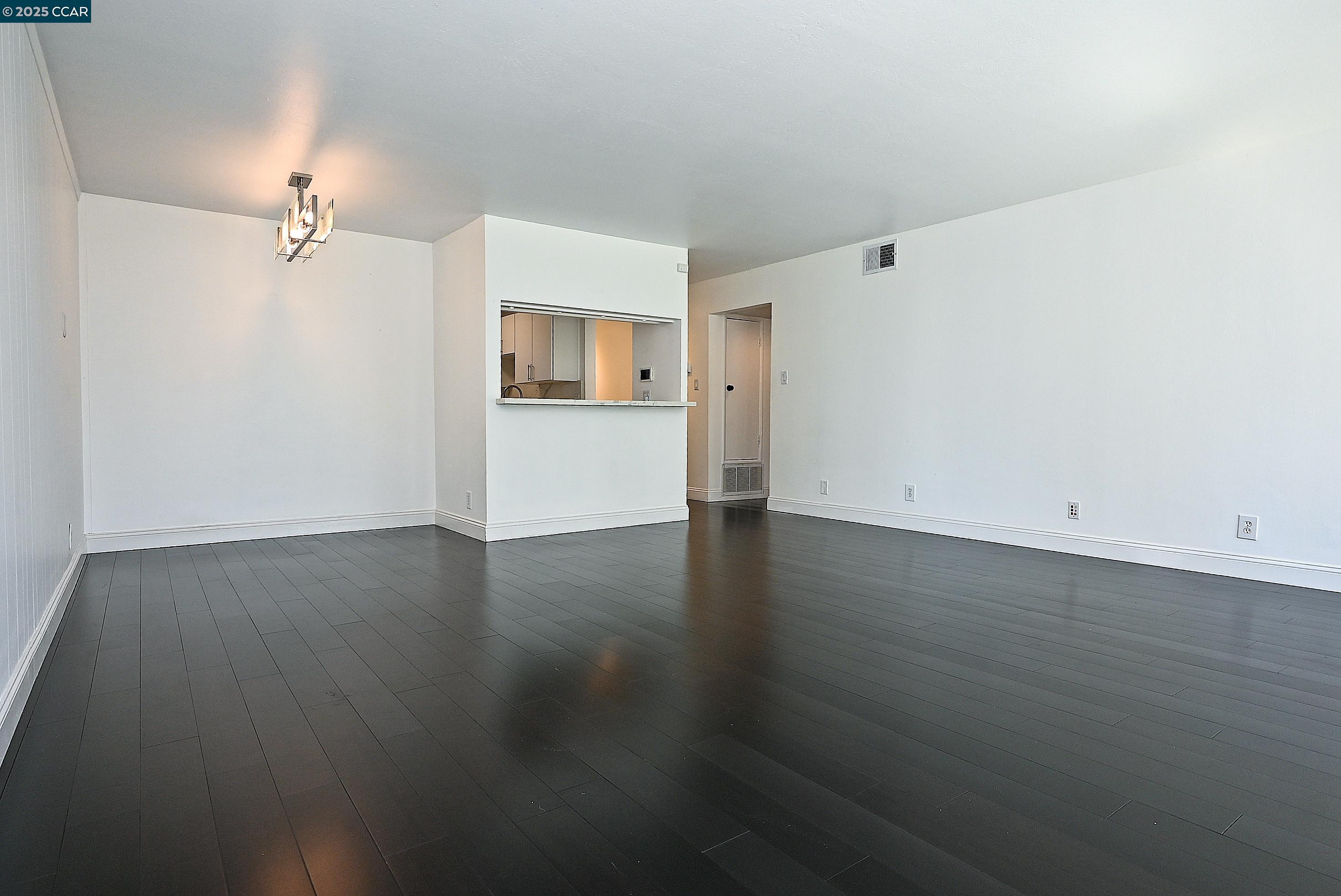 Detail Gallery Image 10 of 36 For 1425 Lakeside Drive #101,  Oakland,  CA 94612 - 2 Beds | 1 Baths