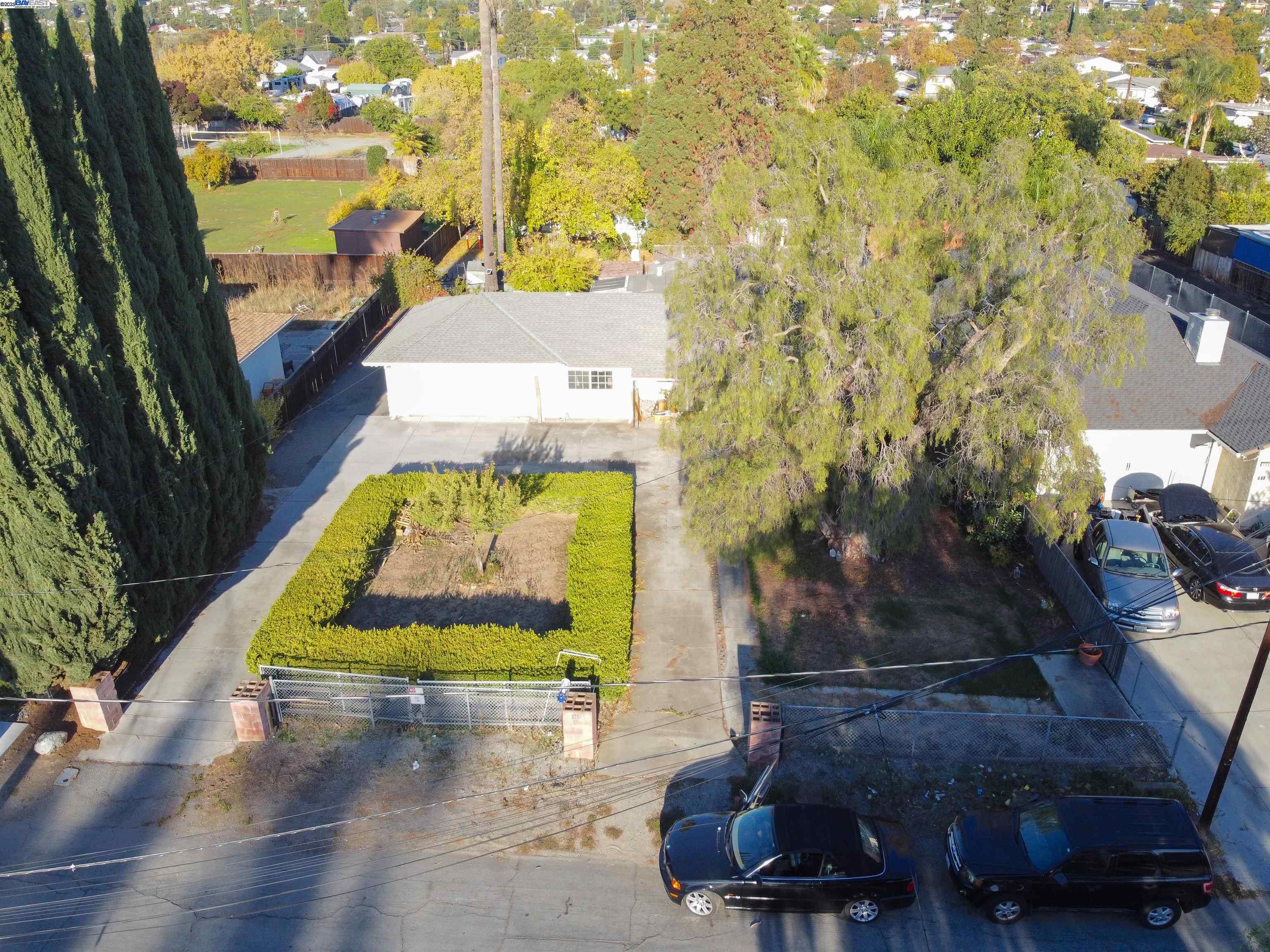 Detail Gallery Image 2 of 44 For 372 Gloria Ave, San Jose,  CA 95127 - 4 Beds | 1/1 Baths