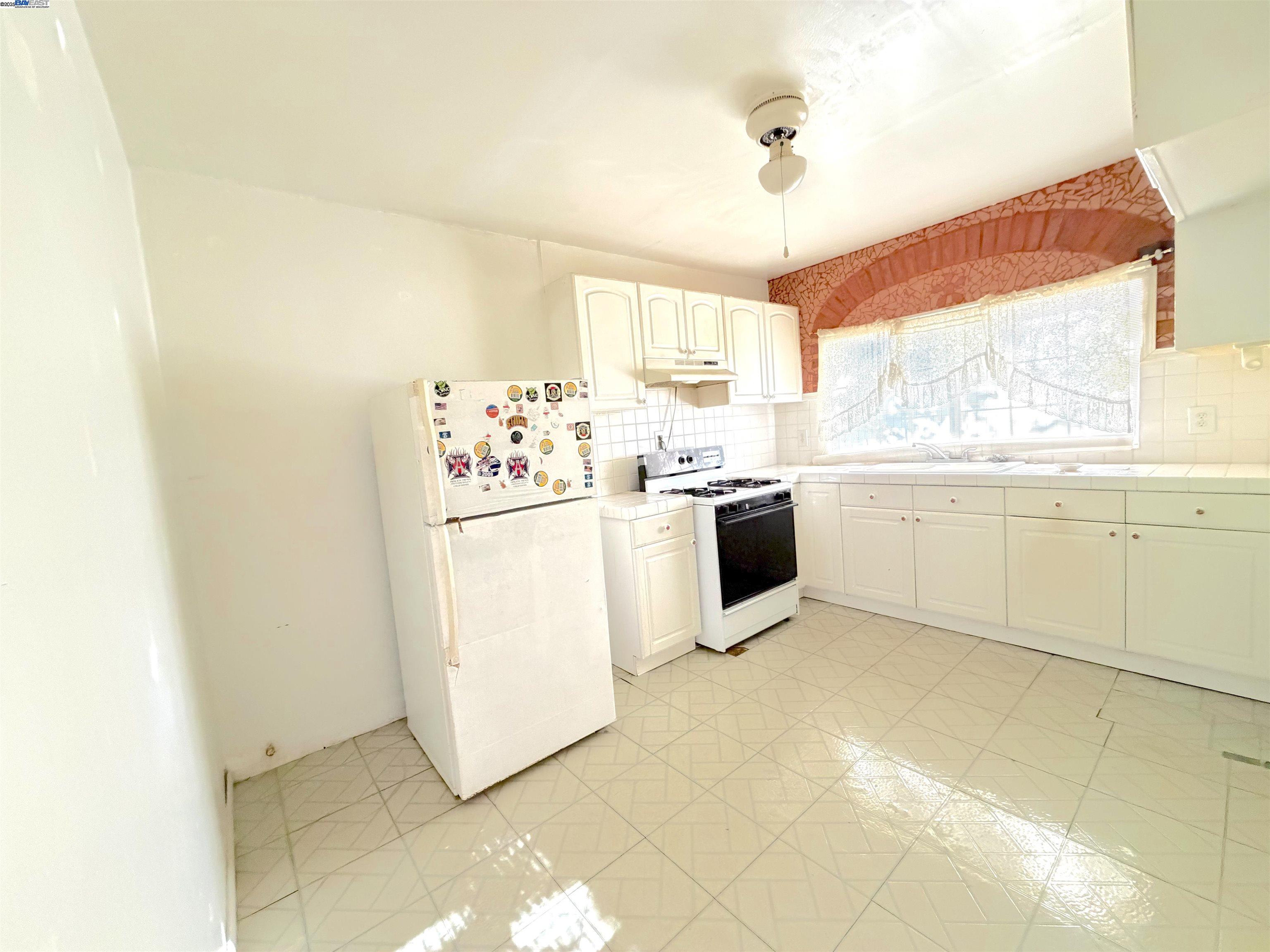 Detail Gallery Image 11 of 44 For 372 Gloria Ave, San Jose,  CA 95127 - 4 Beds | 1/1 Baths