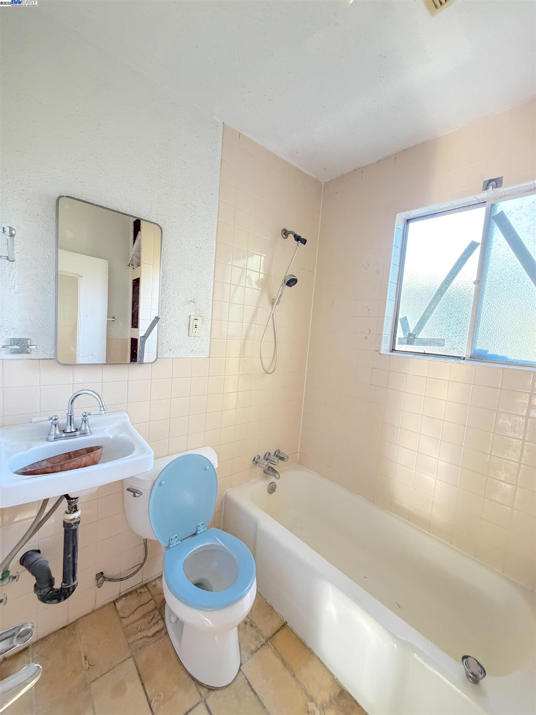 Detail Gallery Image 13 of 44 For 372 Gloria Ave, San Jose,  CA 95127 - 4 Beds | 1/1 Baths