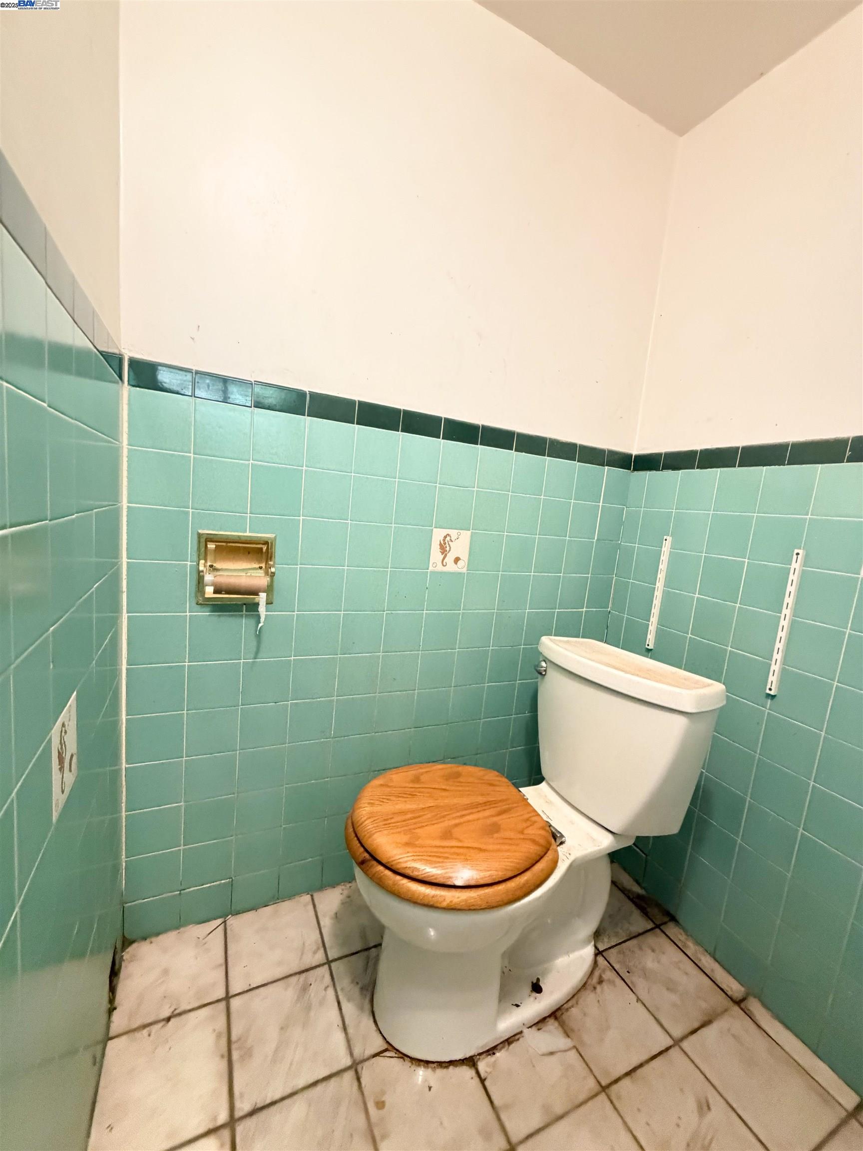 Detail Gallery Image 35 of 44 For 372 Gloria Ave, San Jose,  CA 95127 - 4 Beds | 1/1 Baths