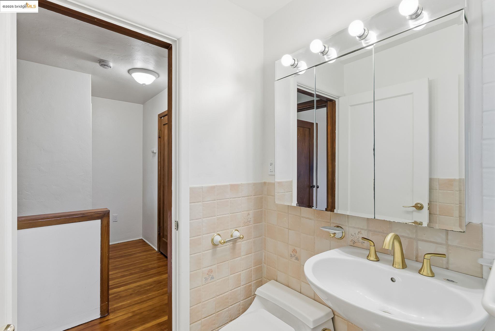 Detail Gallery Image 15 of 28 For 109 Cypress St. #C,  Alameda,  CA 94501 - 2 Beds | 1 Baths