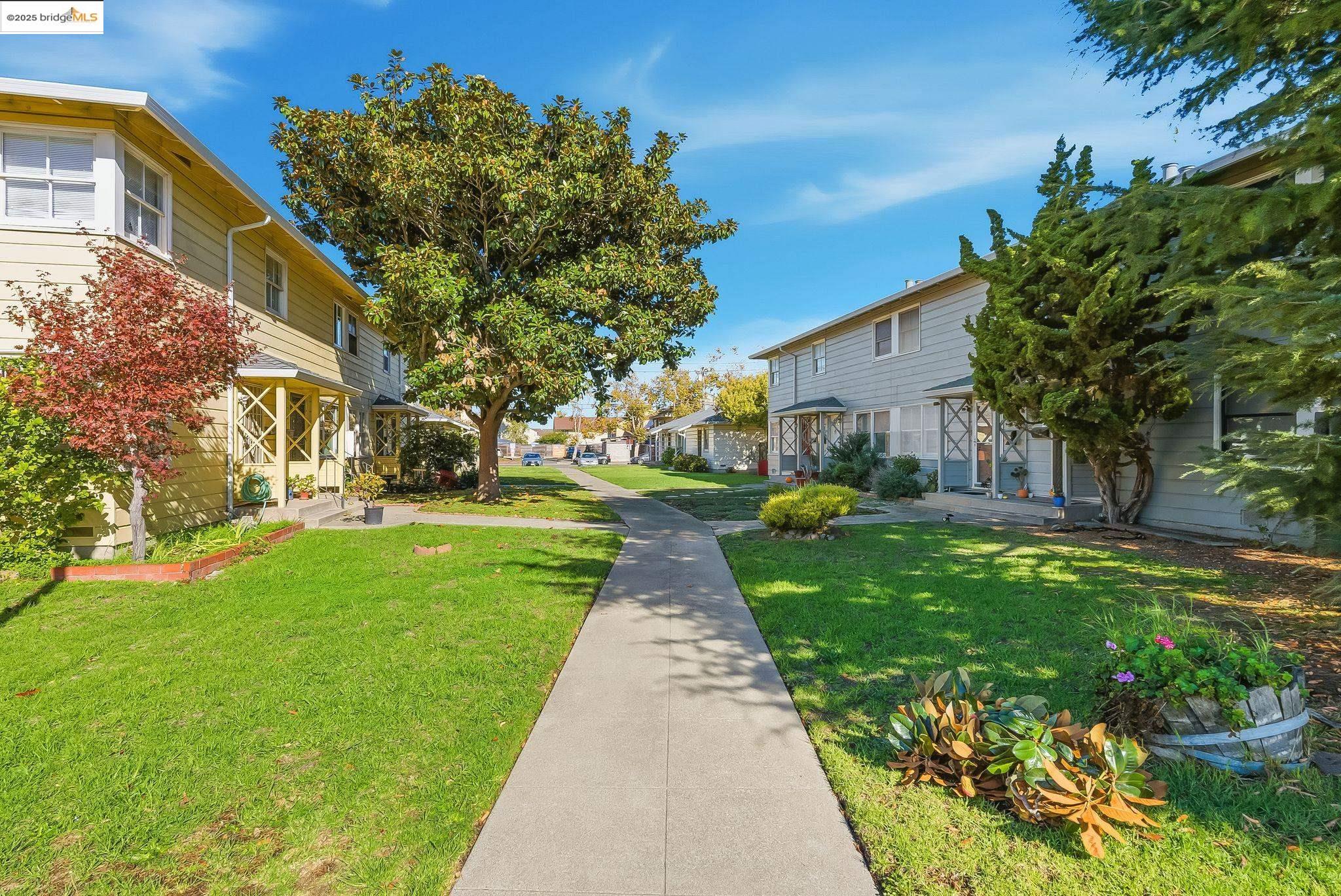 Detail Gallery Image 3 of 28 For 109 Cypress St. #C,  Alameda,  CA 94501 - 2 Beds | 1 Baths