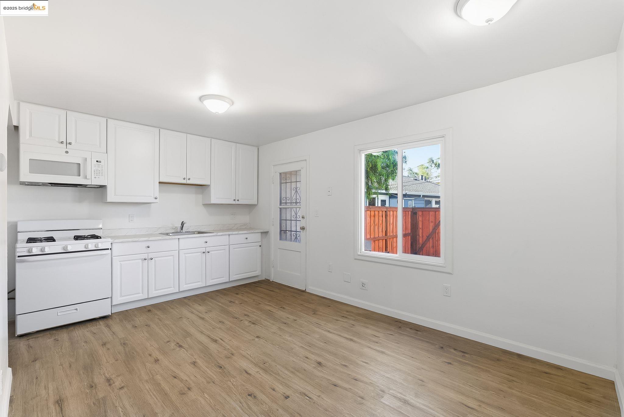 Photo #5: 41117207 Listing: Photo #5