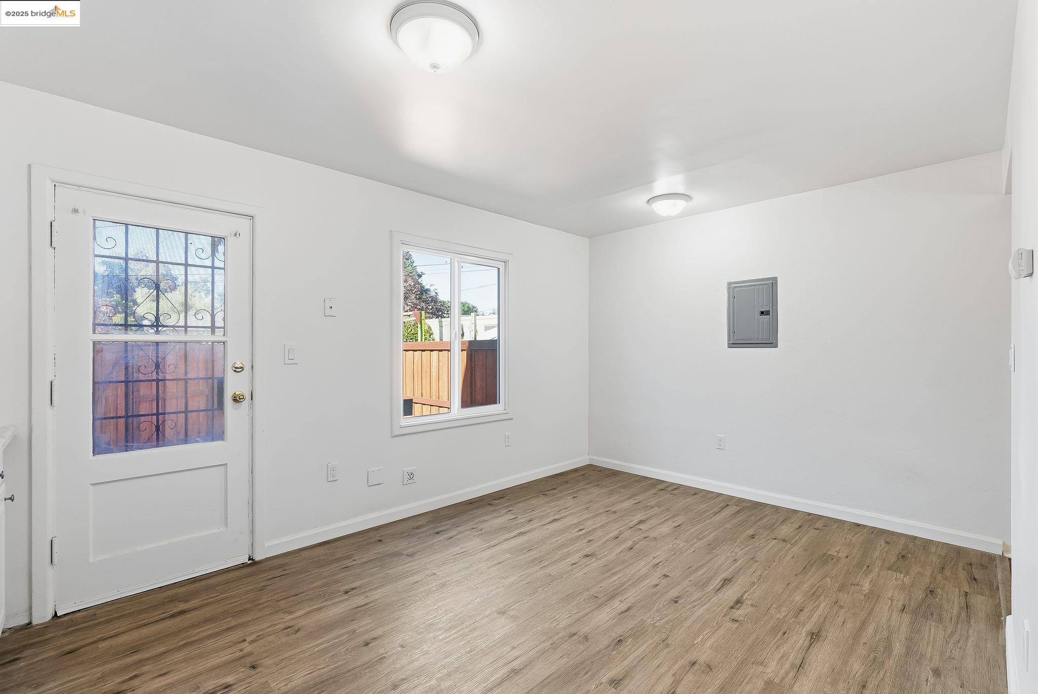 Detail Gallery Image 8 of 28 For 109 Cypress St. #C,  Alameda,  CA 94501 - 2 Beds | 1 Baths