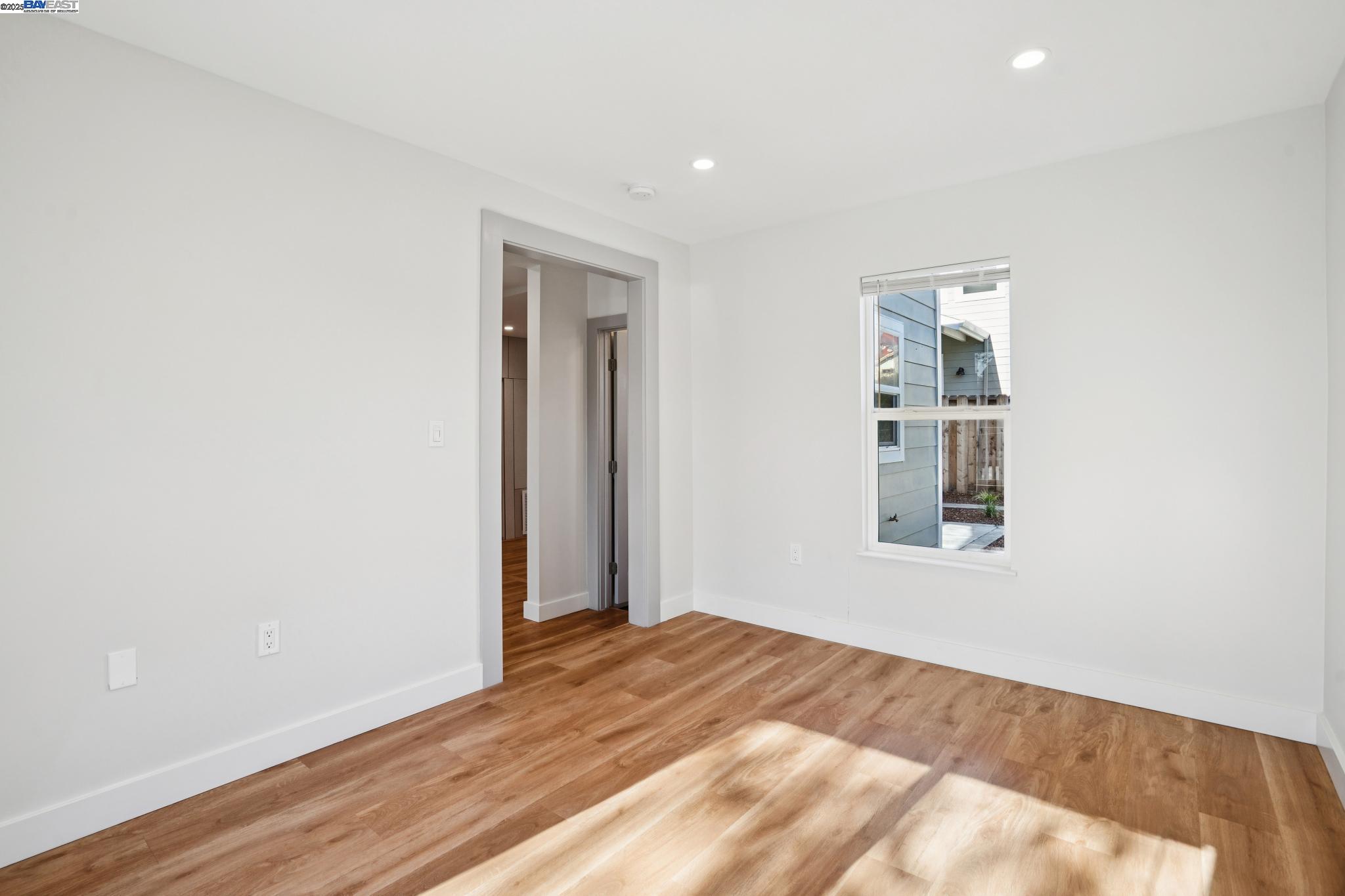 Detail Gallery Image 11 of 51 For 882 61st St, Oakland,  CA 94608 - – Beds | – Baths