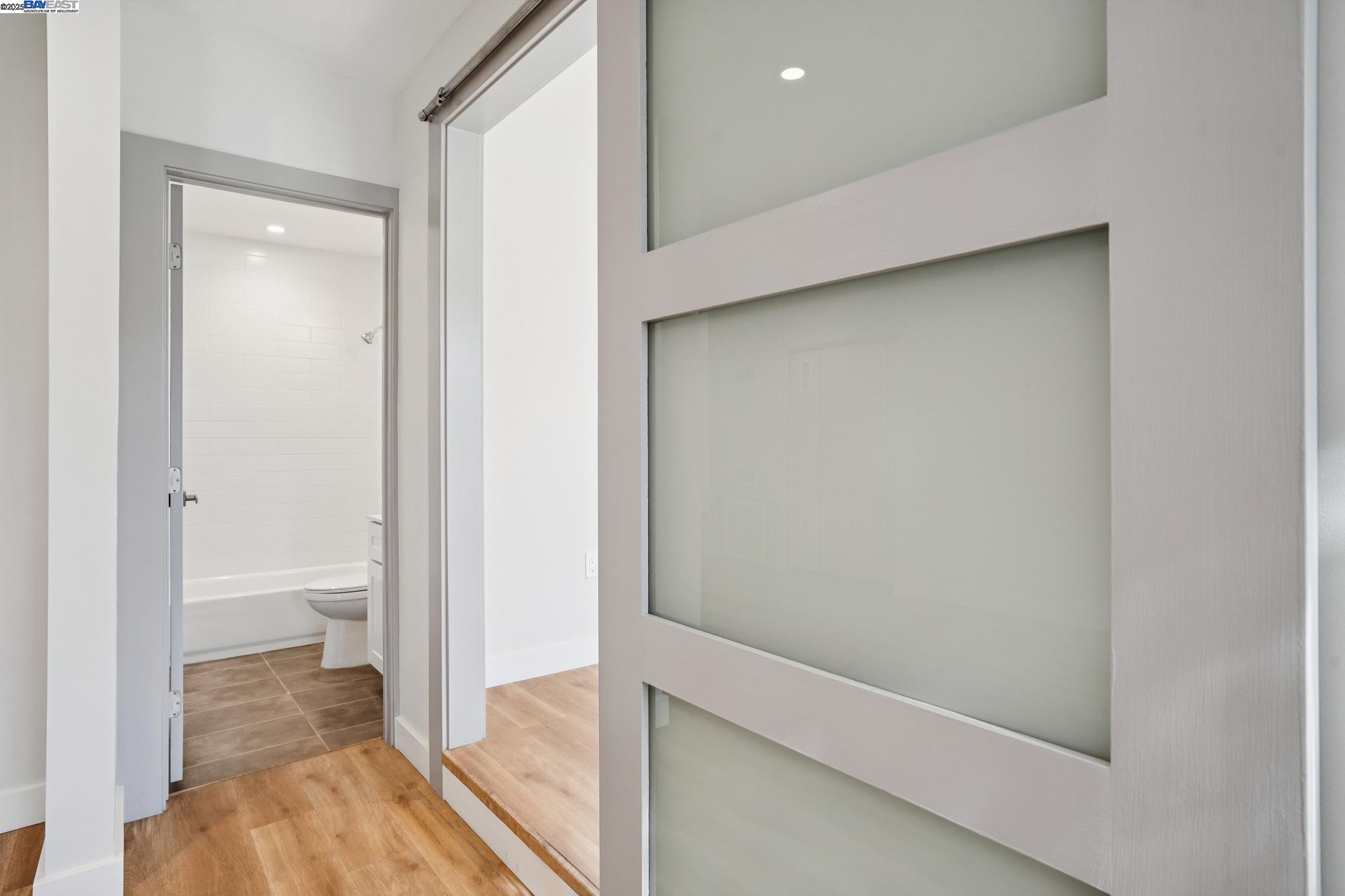 Detail Gallery Image 12 of 51 For 882 61st St, Oakland,  CA 94608 - – Beds | – Baths