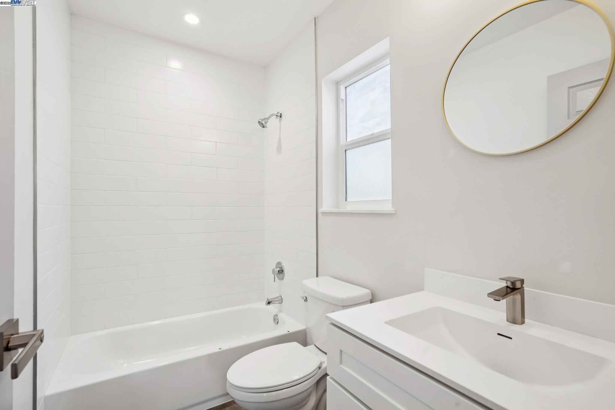 Detail Gallery Image 13 of 51 For 882 61st St, Oakland,  CA 94608 - – Beds | – Baths