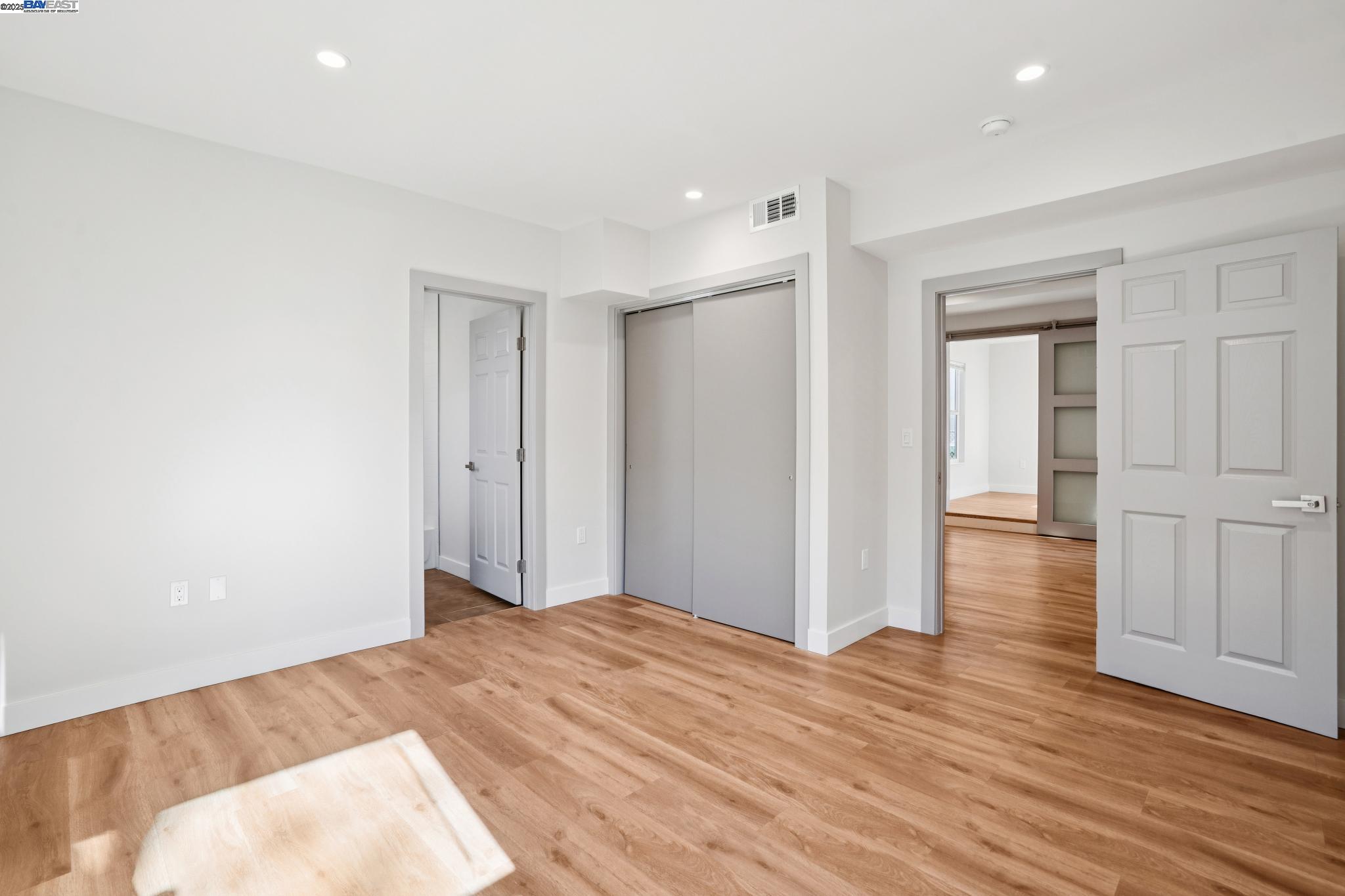 Detail Gallery Image 16 of 51 For 882 61st St, Oakland,  CA 94608 - – Beds | – Baths