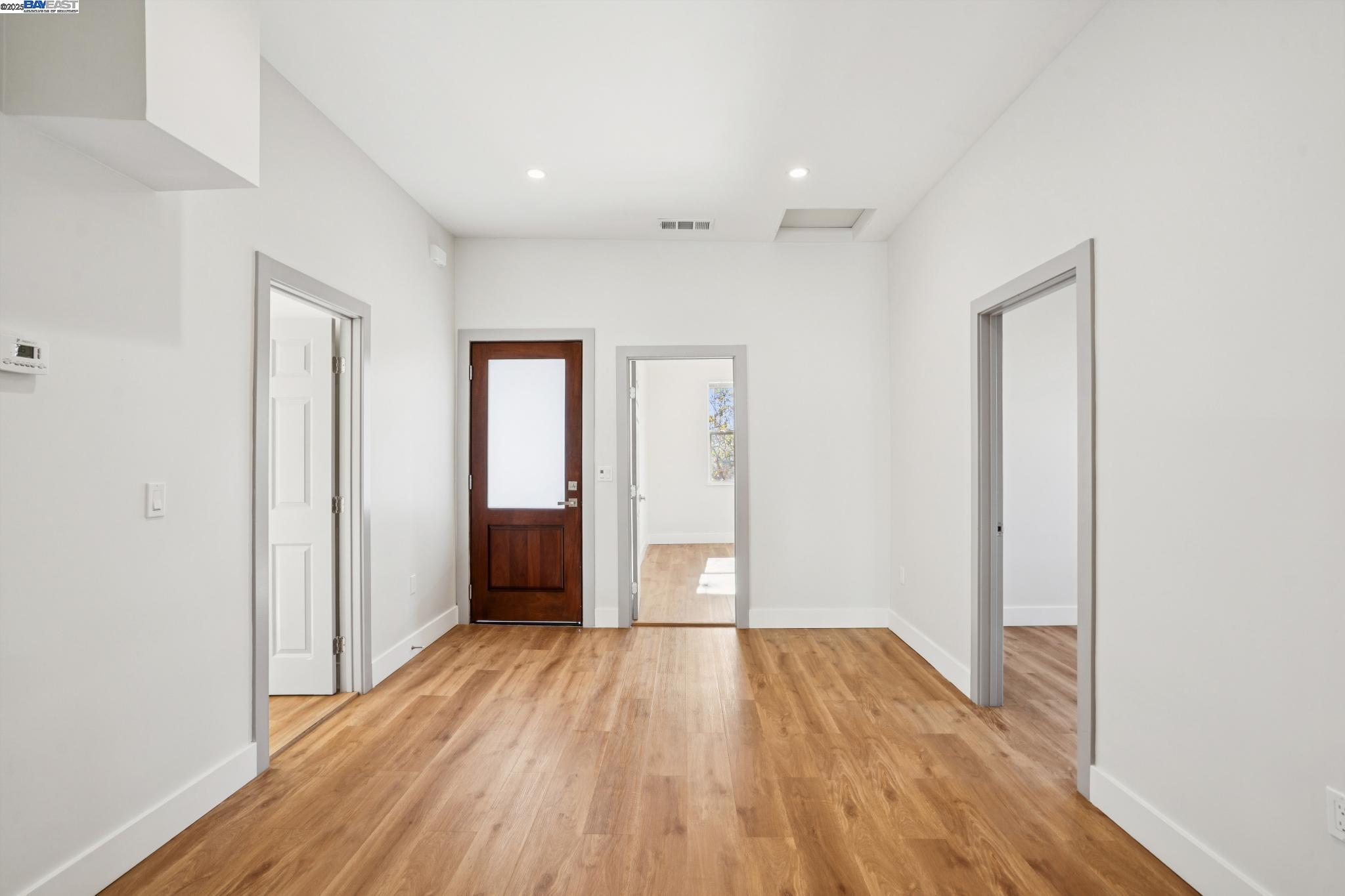 Detail Gallery Image 3 of 51 For 882 61st St, Oakland,  CA 94608 - – Beds | – Baths