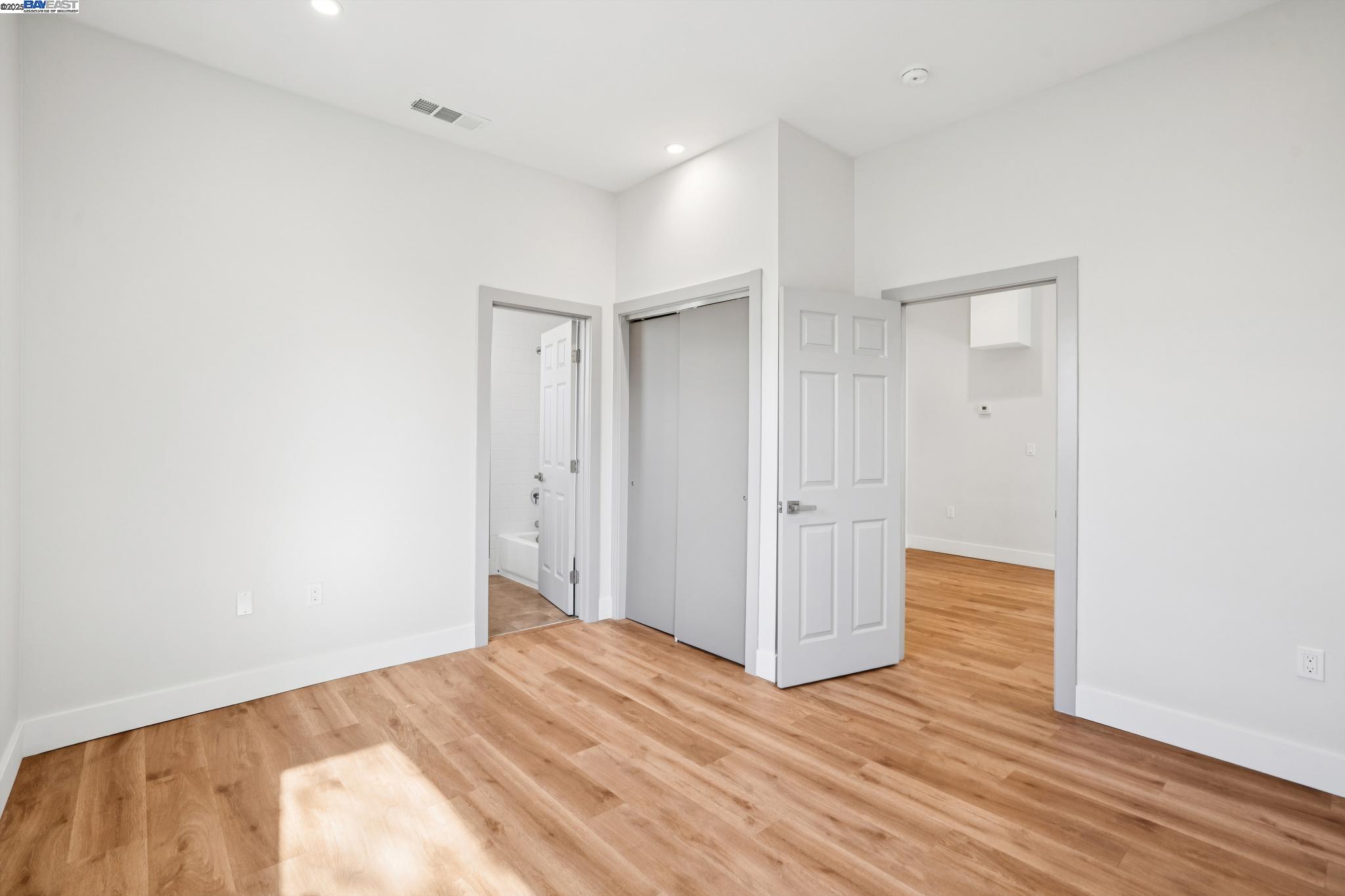 Detail Gallery Image 21 of 51 For 882 61st St, Oakland,  CA 94608 - – Beds | – Baths