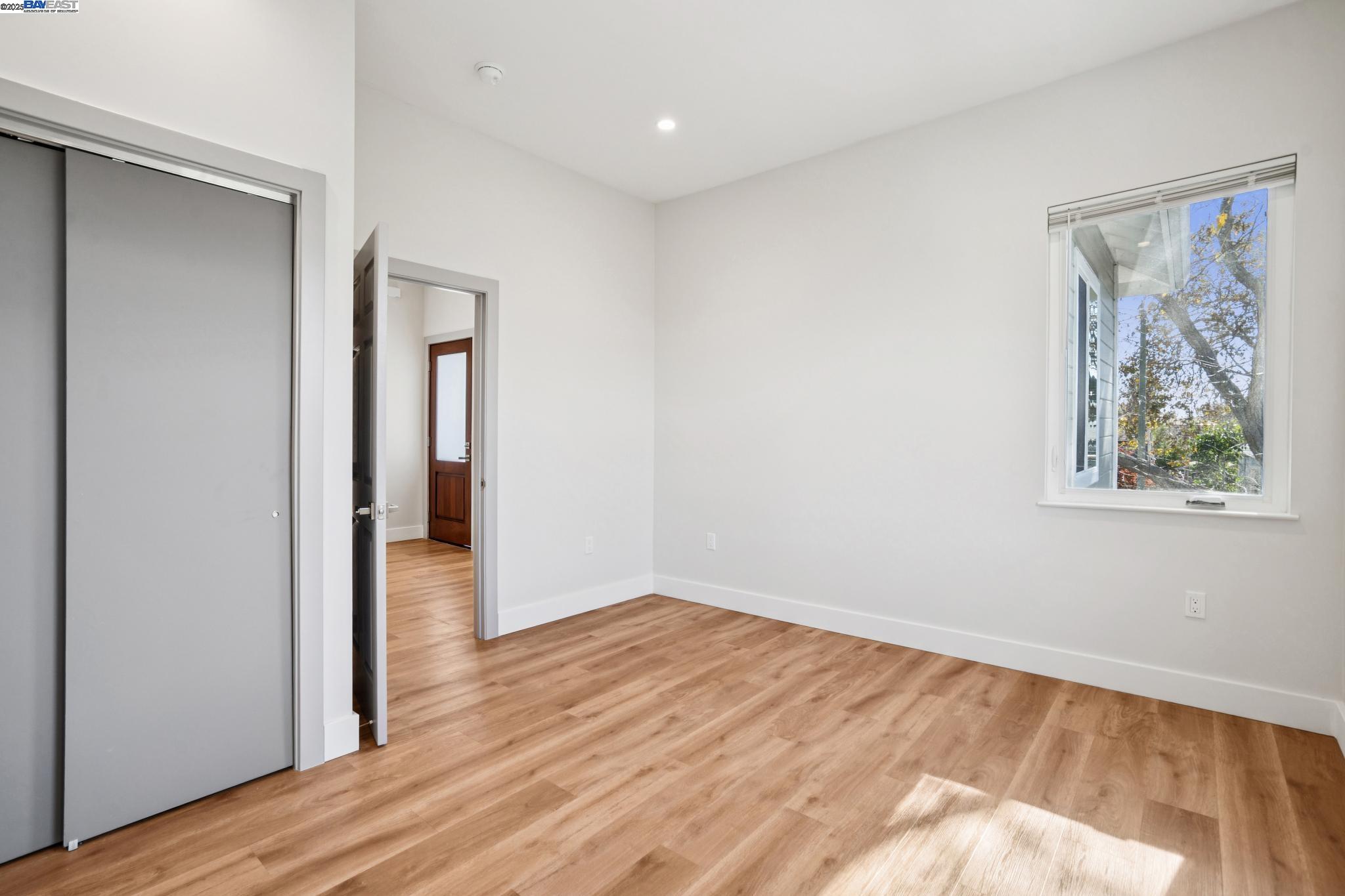 Detail Gallery Image 22 of 51 For 882 61st St, Oakland,  CA 94608 - – Beds | – Baths