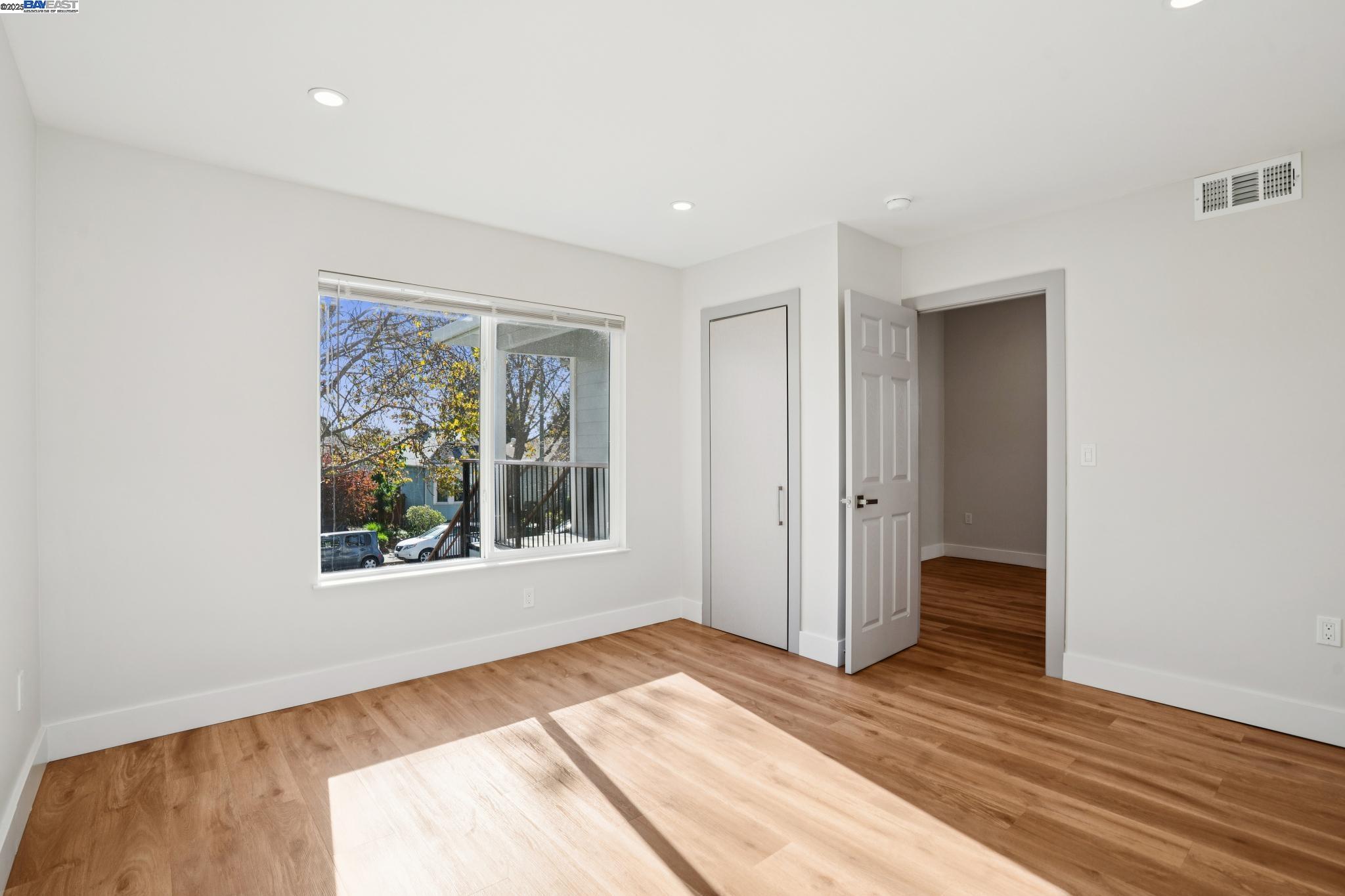 Detail Gallery Image 24 of 51 For 882 61st St, Oakland,  CA 94608 - – Beds | – Baths