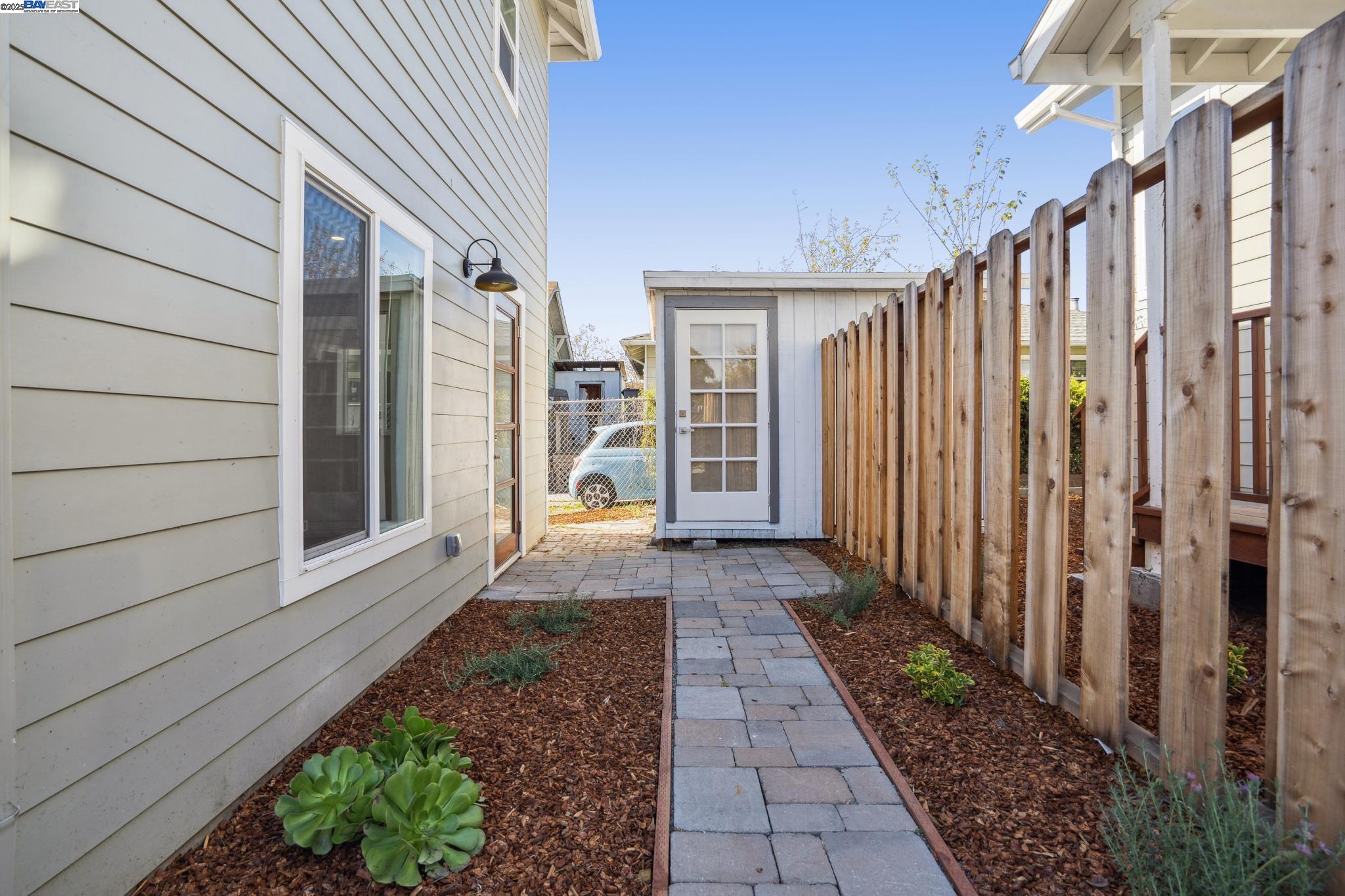 Detail Gallery Image 25 of 51 For 882 61st St, Oakland,  CA 94608 - – Beds | – Baths