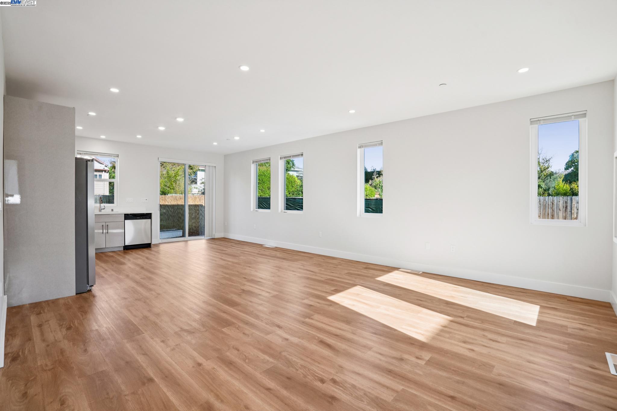 Detail Gallery Image 30 of 51 For 882 61st St, Oakland,  CA 94608 - – Beds | – Baths