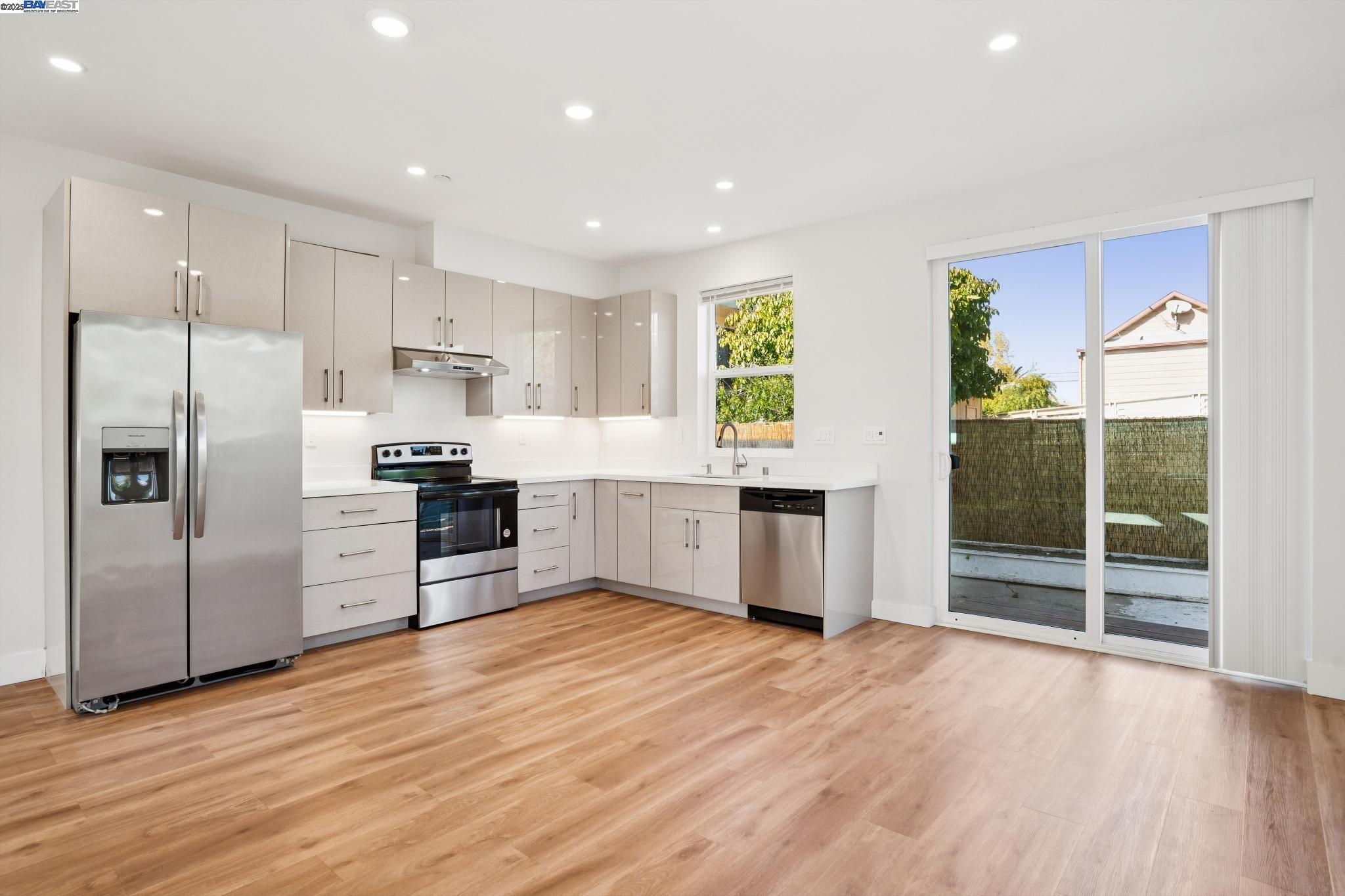 Detail Gallery Image 34 of 51 For 882 61st St, Oakland,  CA 94608 - – Beds | – Baths