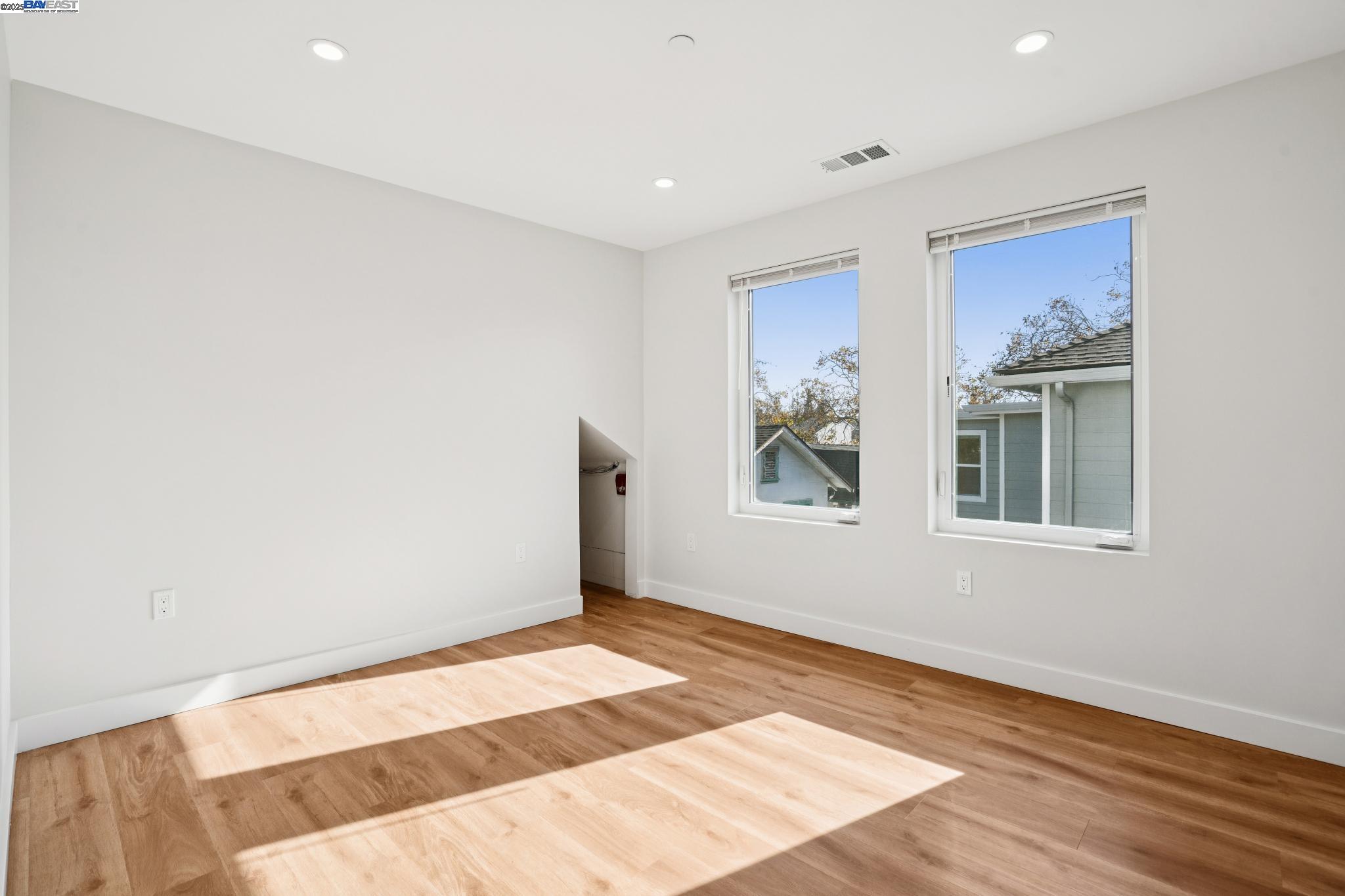 Detail Gallery Image 42 of 51 For 882 61st St, Oakland,  CA 94608 - – Beds | – Baths