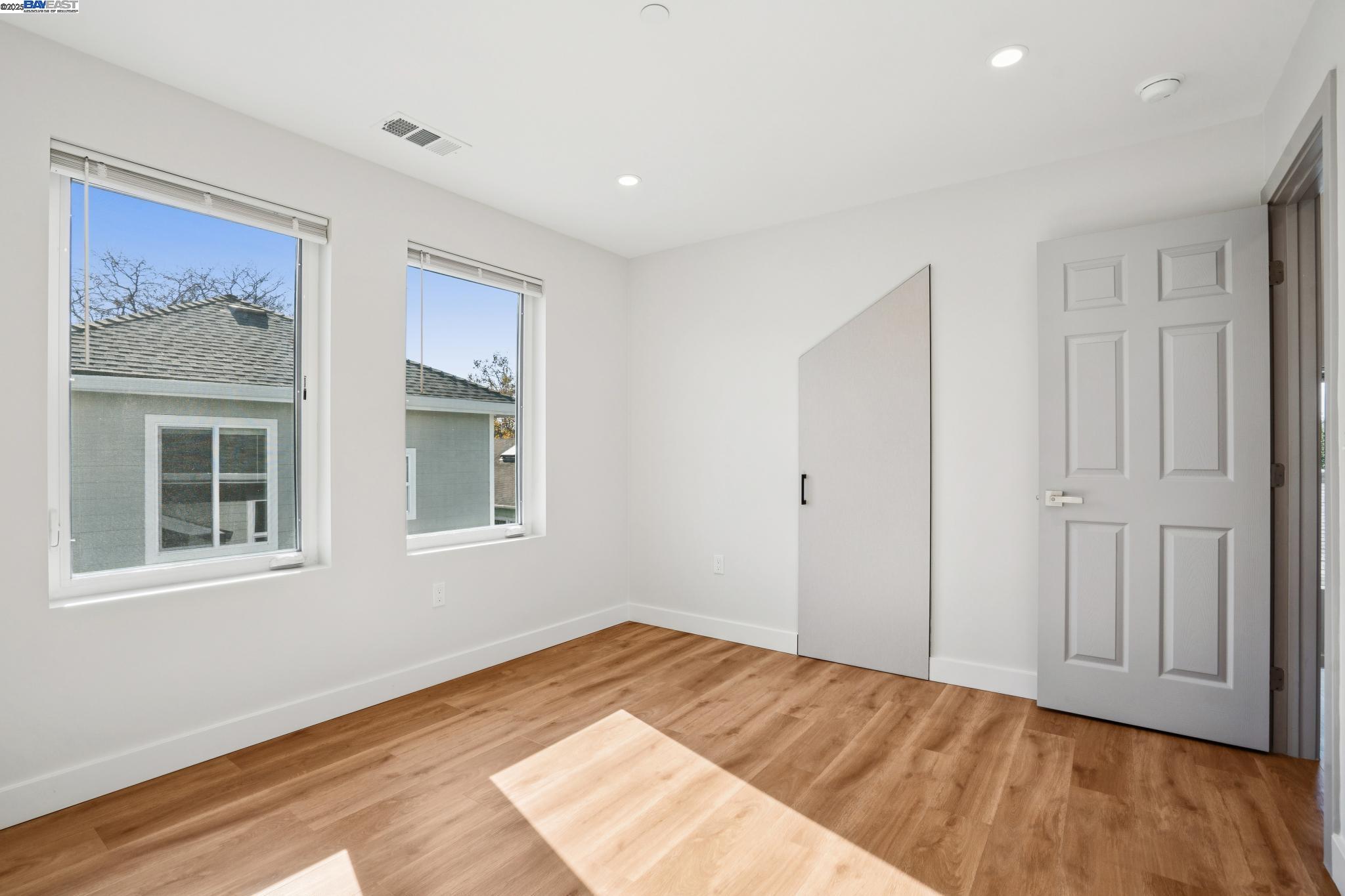 Detail Gallery Image 43 of 51 For 882 61st St, Oakland,  CA 94608 - – Beds | – Baths