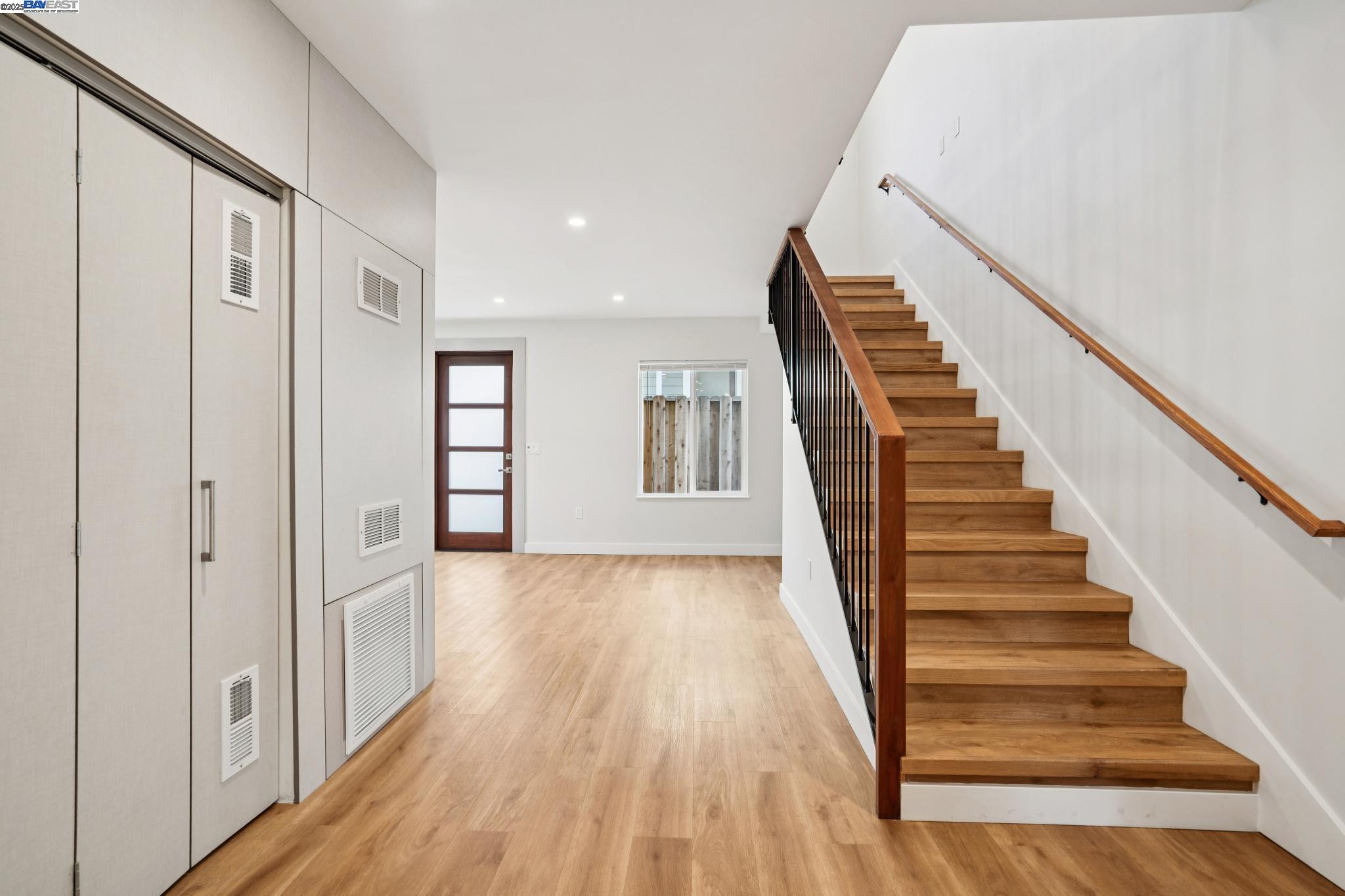 Detail Gallery Image 7 of 51 For 882 61st St, Oakland,  CA 94608 - – Beds | – Baths