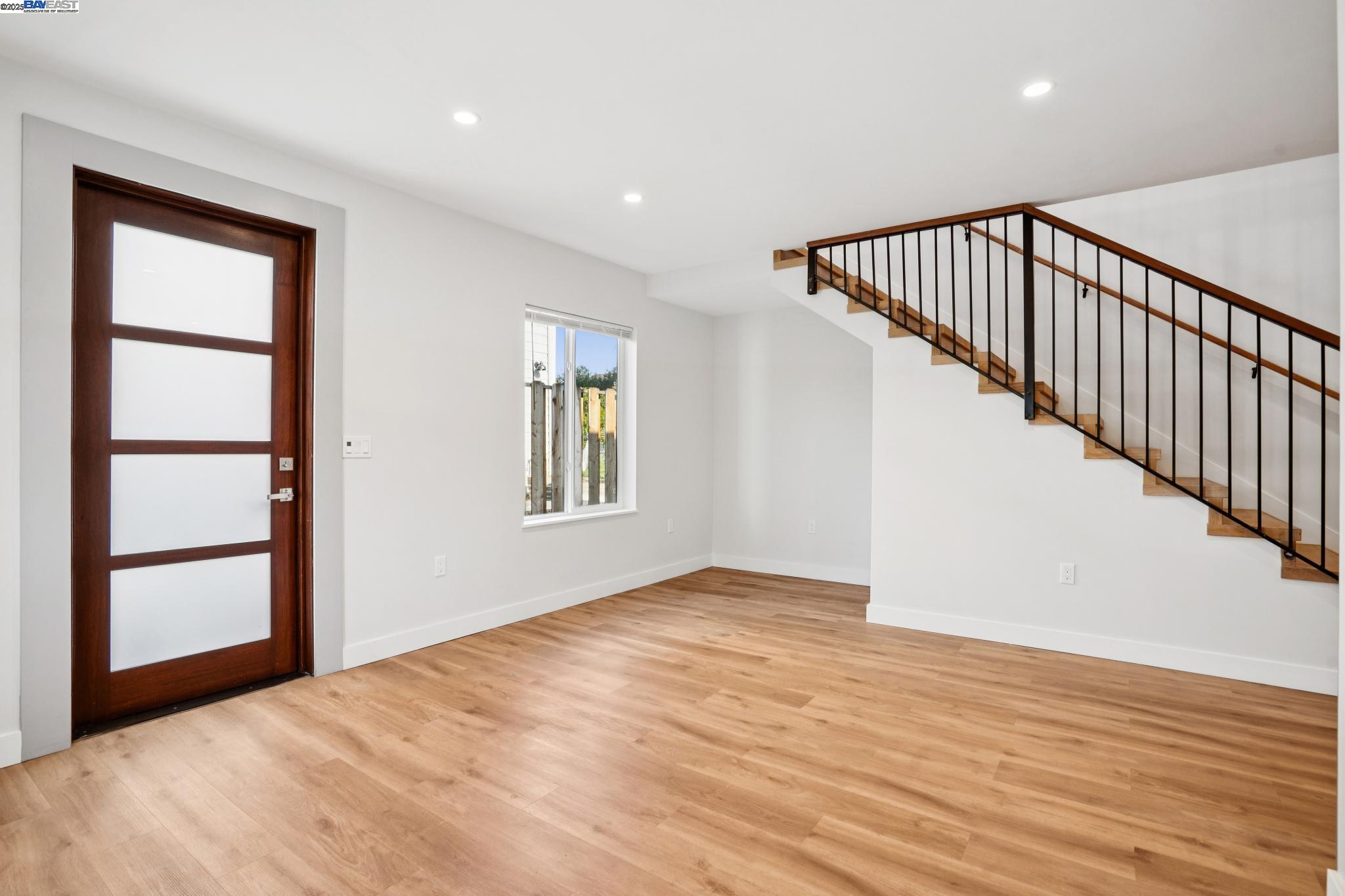 Detail Gallery Image 8 of 51 For 882 61st St, Oakland,  CA 94608 - – Beds | – Baths