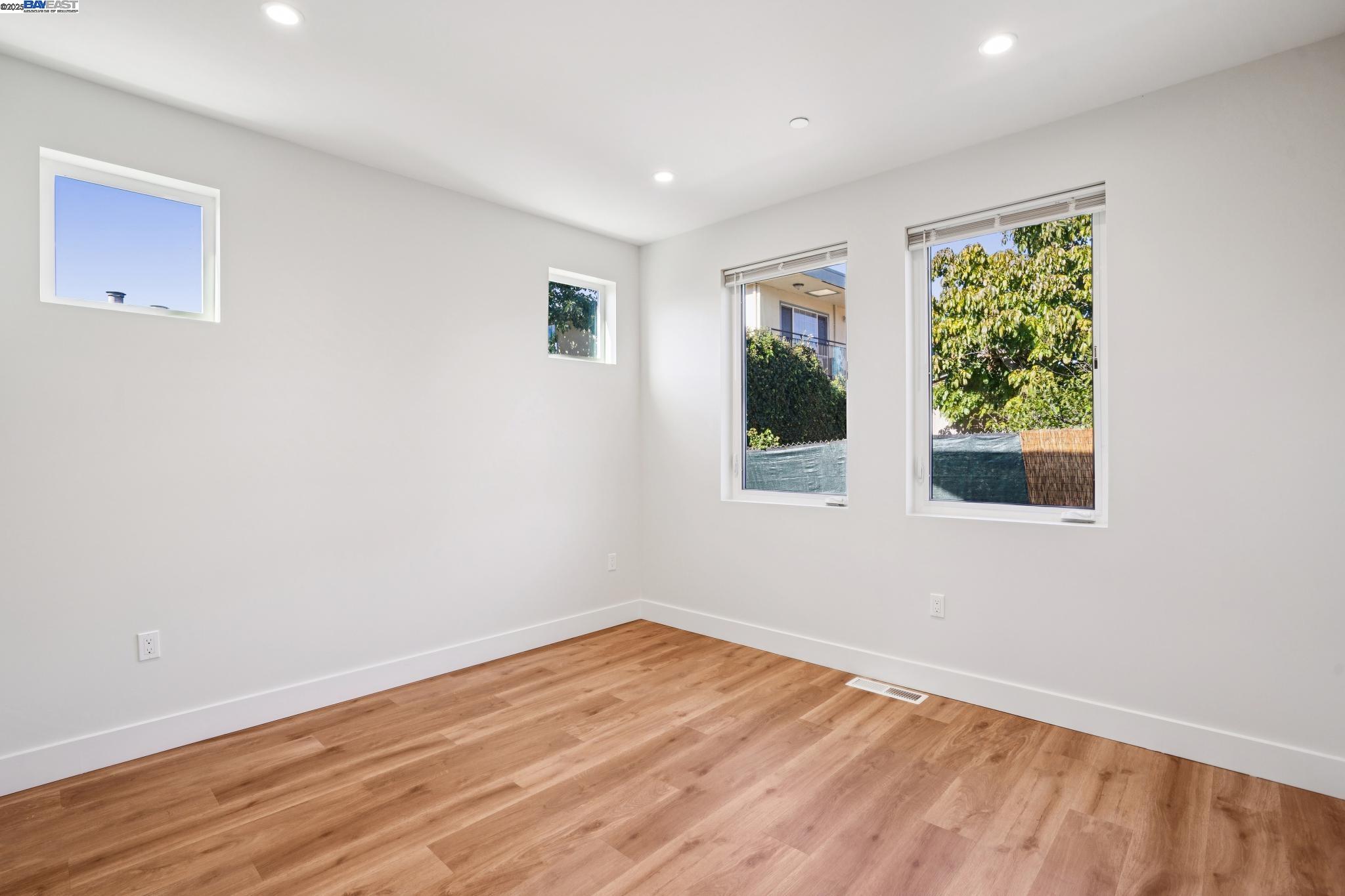 Detail Gallery Image 34 of 51 For 882 61st St, Oakland,  CA 94608 - 8 Beds | 7 Baths