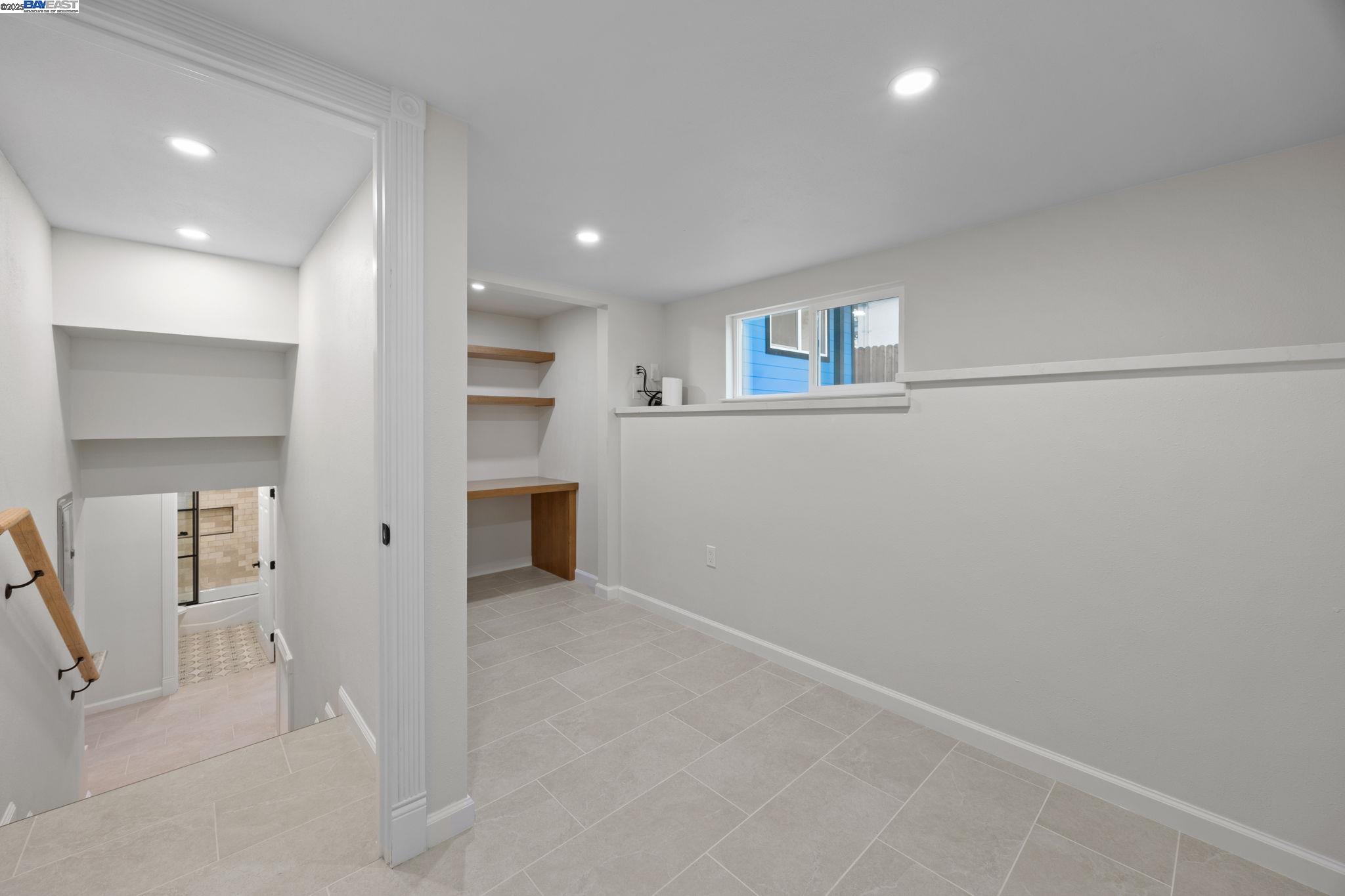 Detail Gallery Image 22 of 30 For 3449 Encina Way, Oakland,  CA 94605-4427 - 4 Beds | 2 Baths