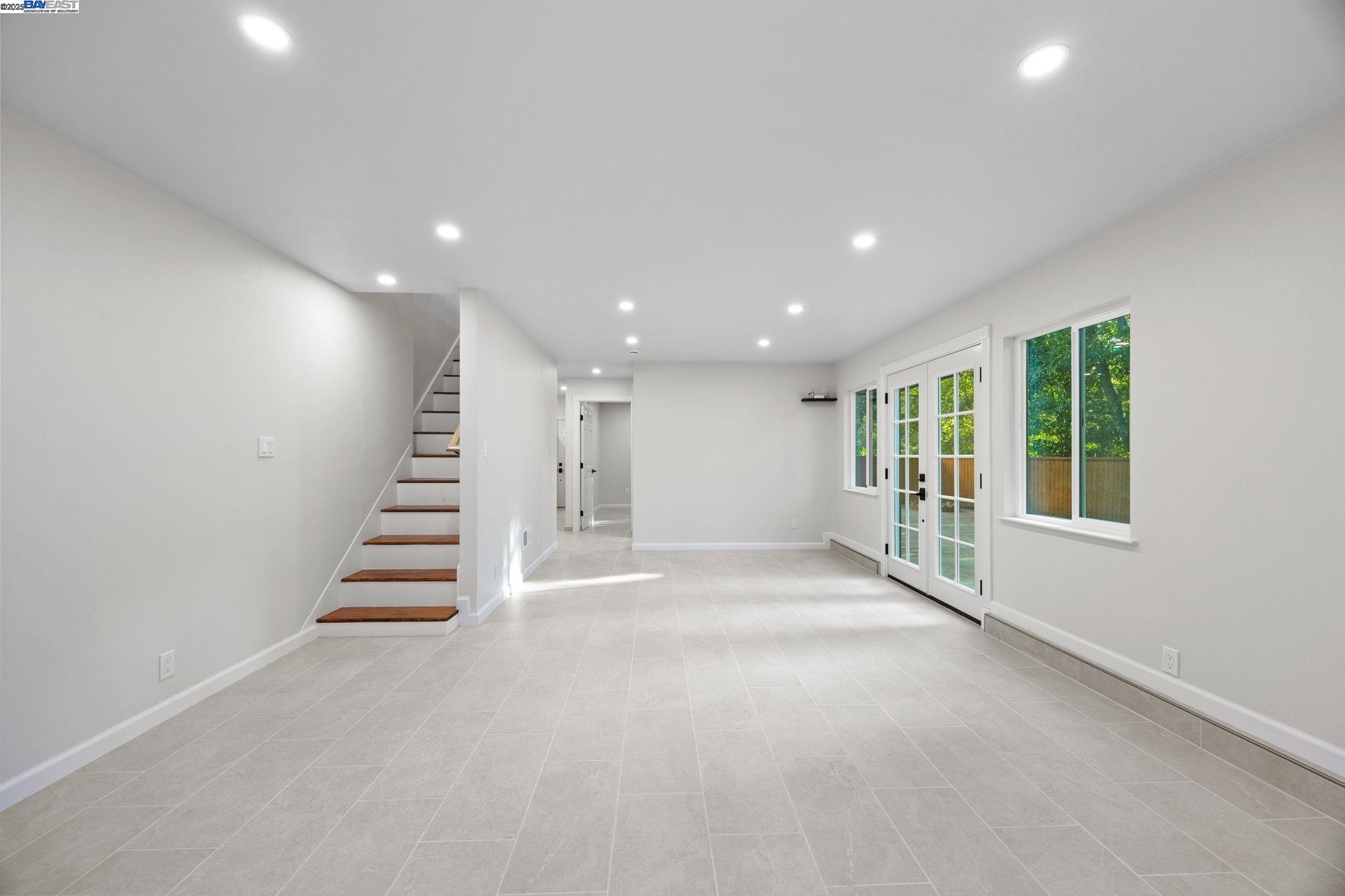 Detail Gallery Image 23 of 30 For 3449 Encina Way, Oakland,  CA 94605-4427 - 4 Beds | 2 Baths