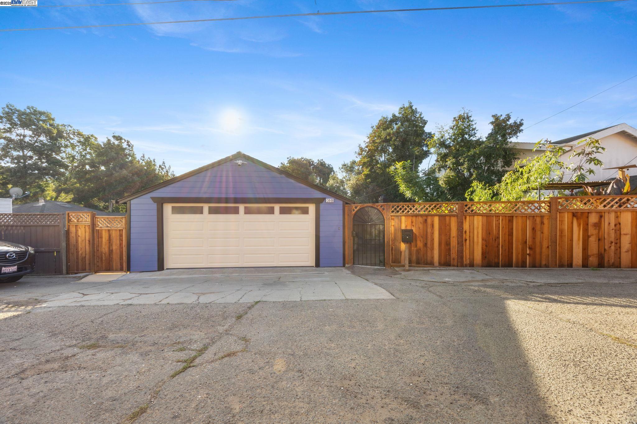 Detail Gallery Image 25 of 30 For 3449 Encina Way, Oakland,  CA 94605-4427 - 4 Beds | 2 Baths